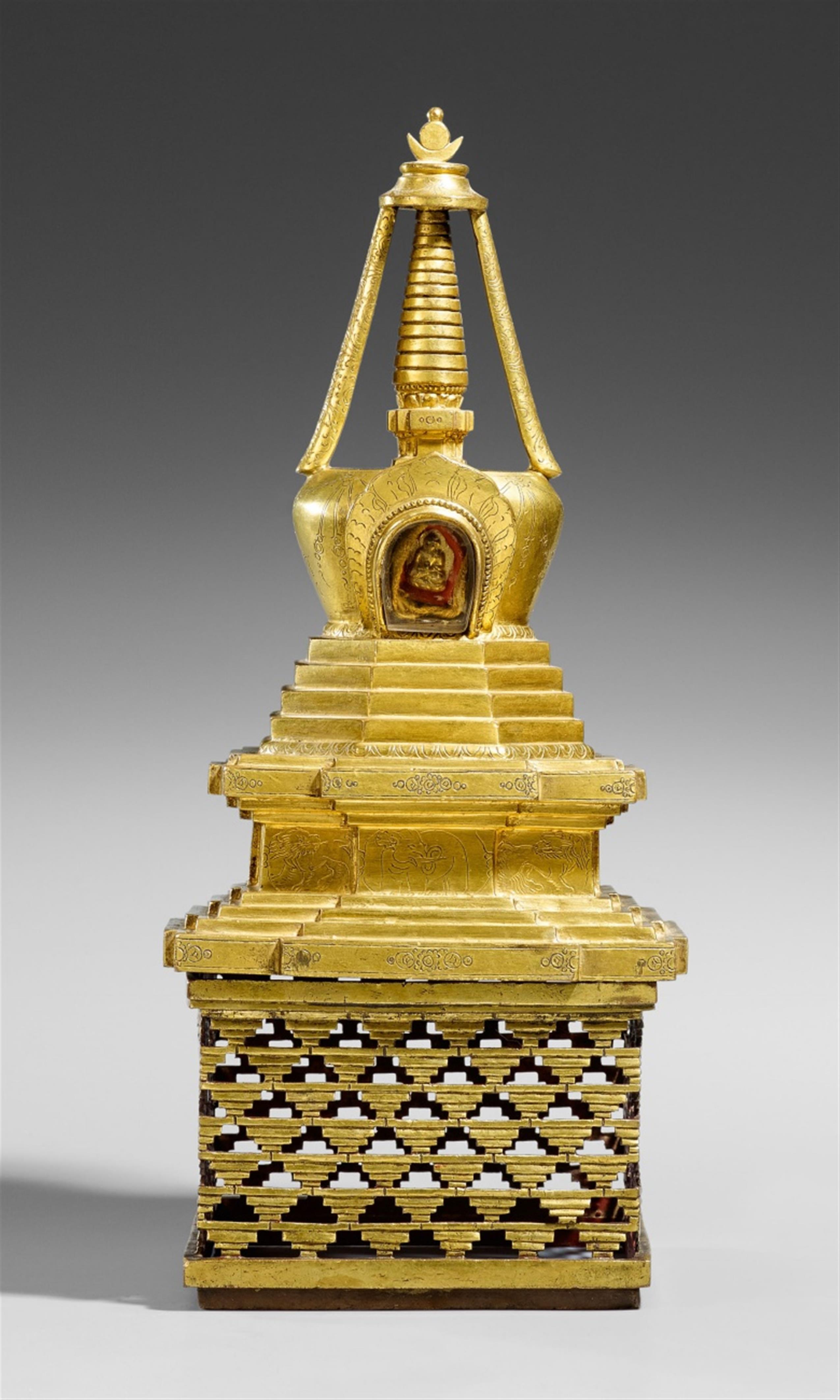 Stupa auf separatem Sockel. Feuervergoldete Bronze. Mongolei, Zanabazar-Schule. 18. Jh. - image-1