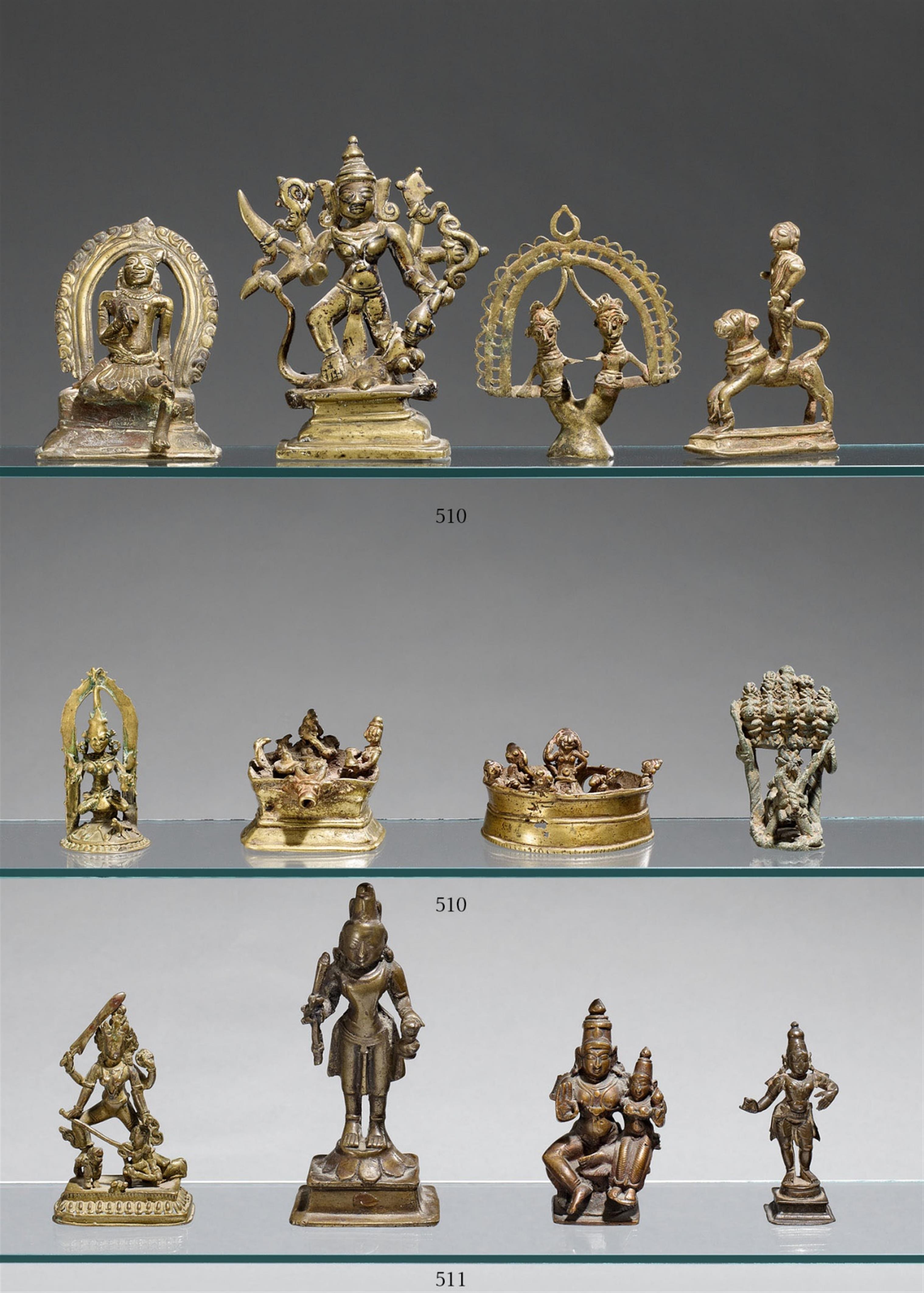 A group of four small Central and Southern India bronze figures. 17th/20th century - image-1