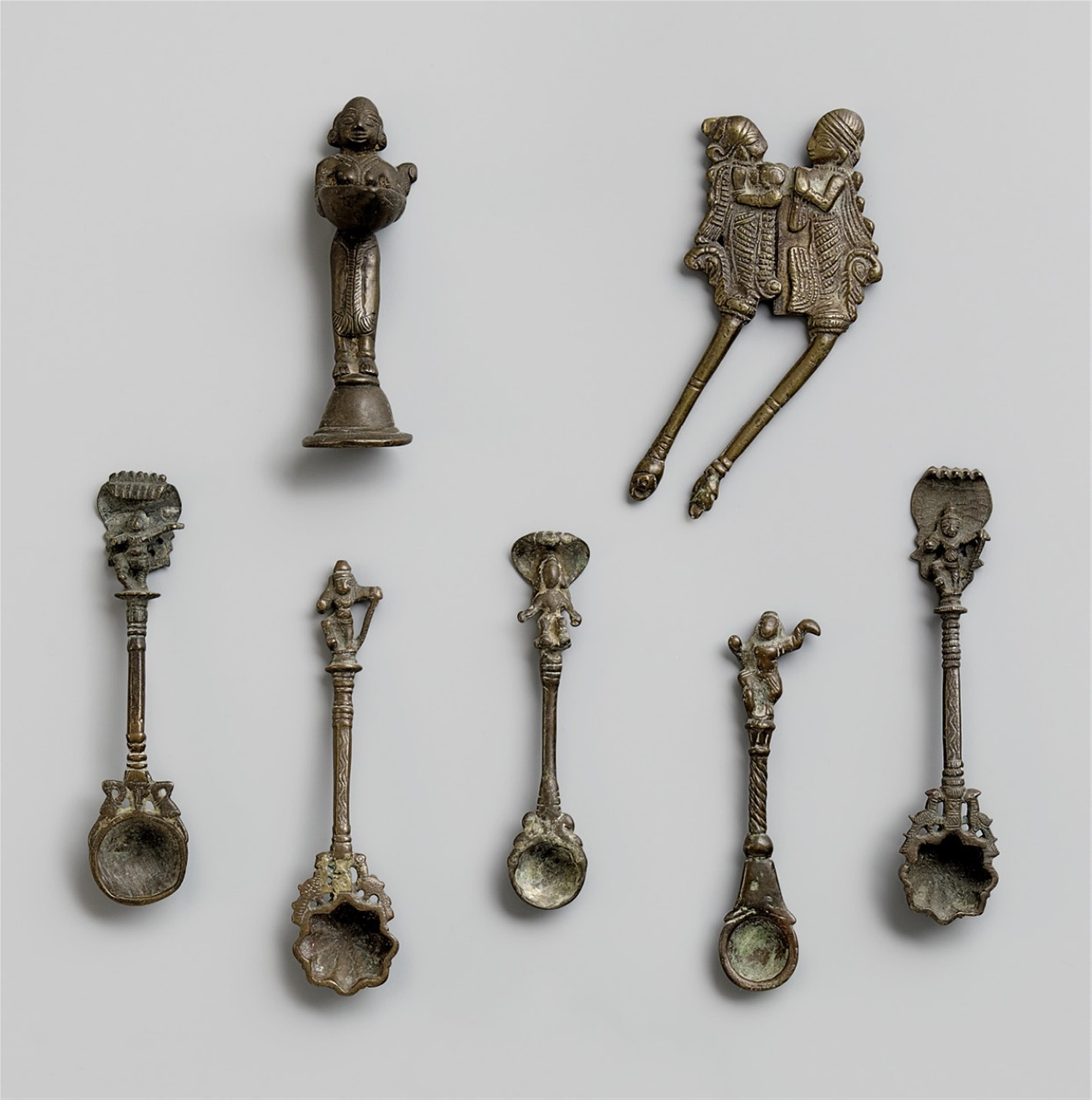 A group of small bronze objects from Maharashtra and Southern India. 19th/20th century - image-1