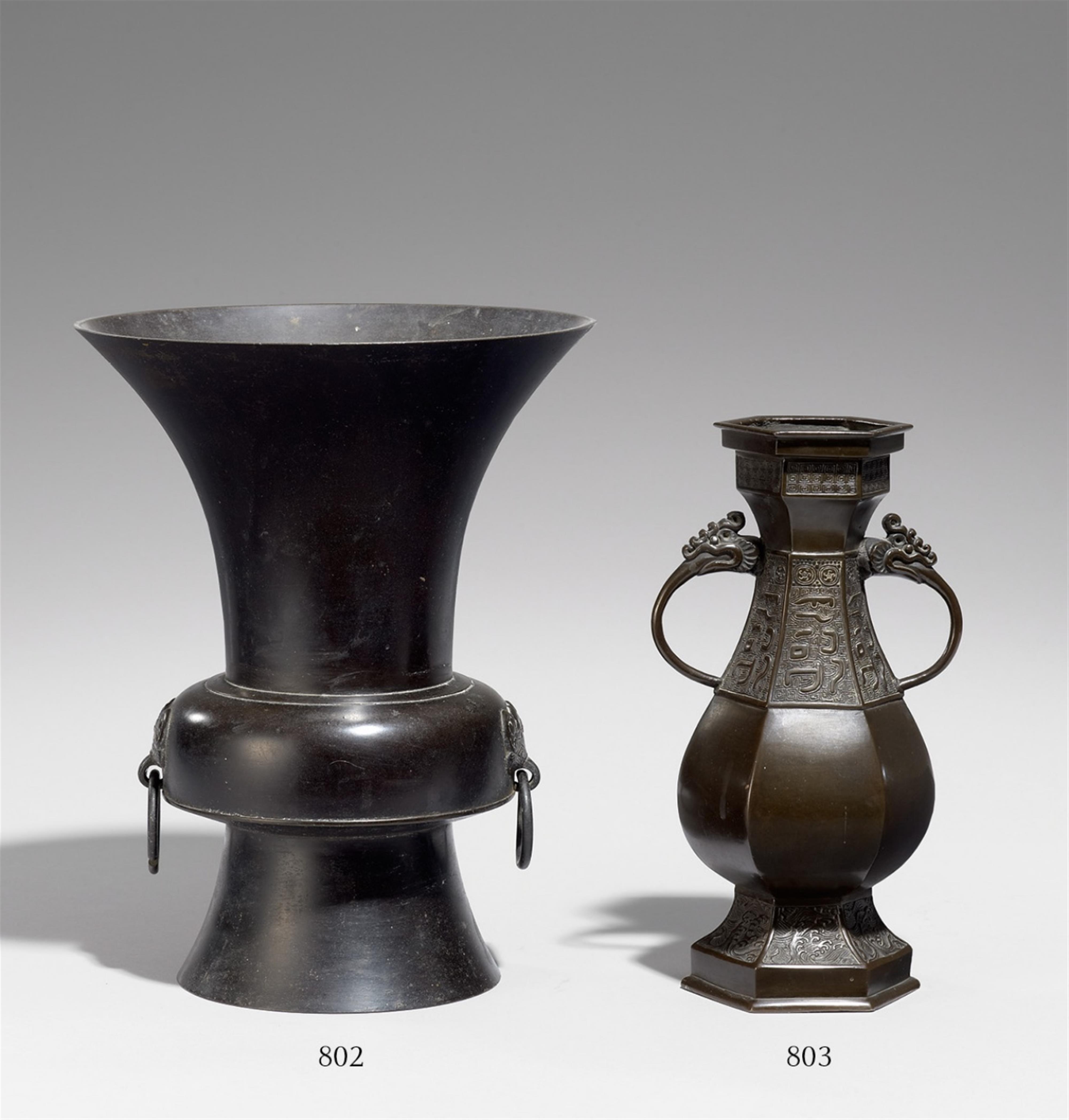 Sechseckige Vase im chinesischen Stil. Bronze. 19. Jh. - image-1