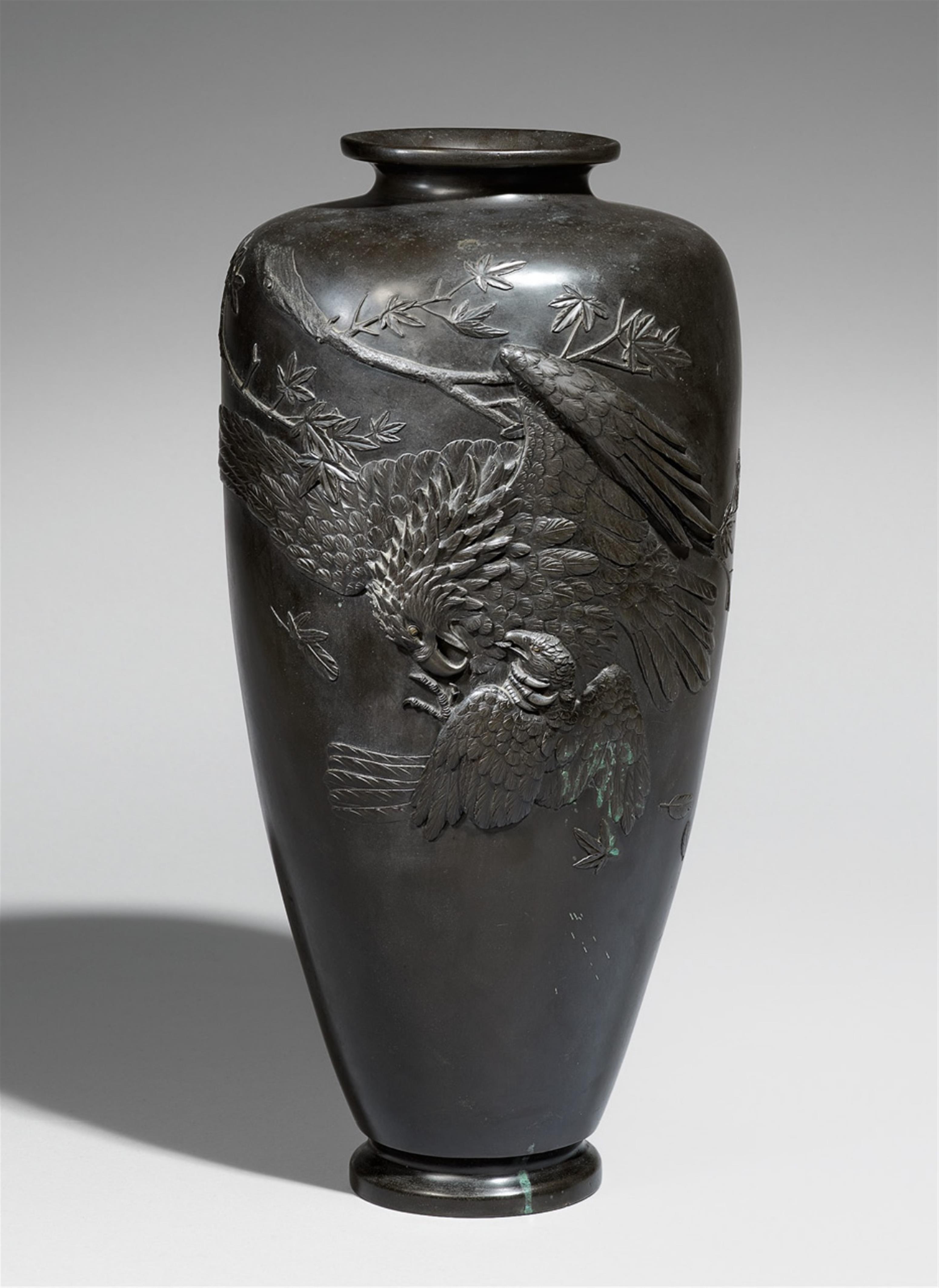 A large bronze vase. Late 19th century - image-1