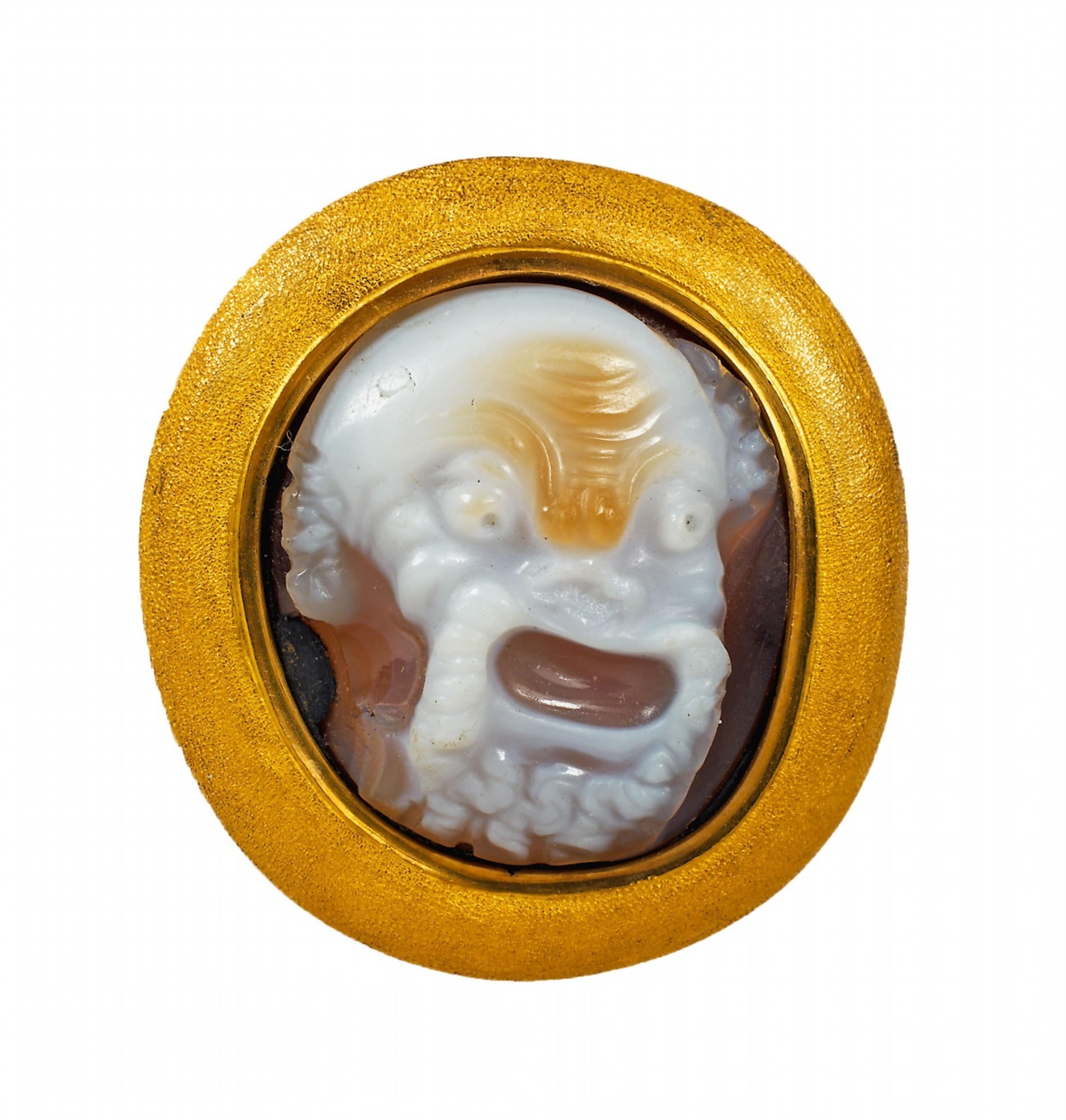 An 18/14k gold ring with a late Hellenistic cameo. - image-1