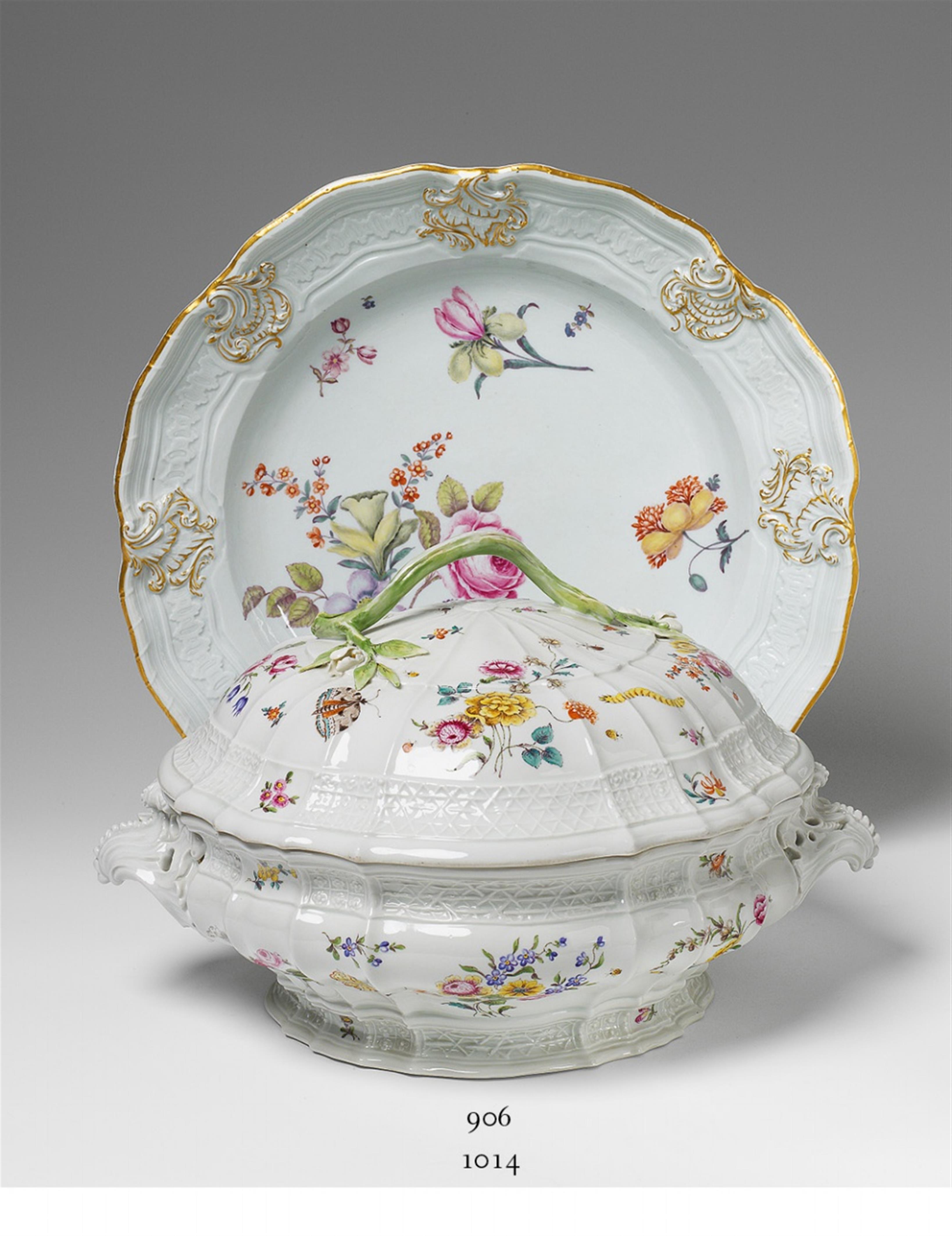 A large Volkstedt porcelain tureen and cover. - image-1