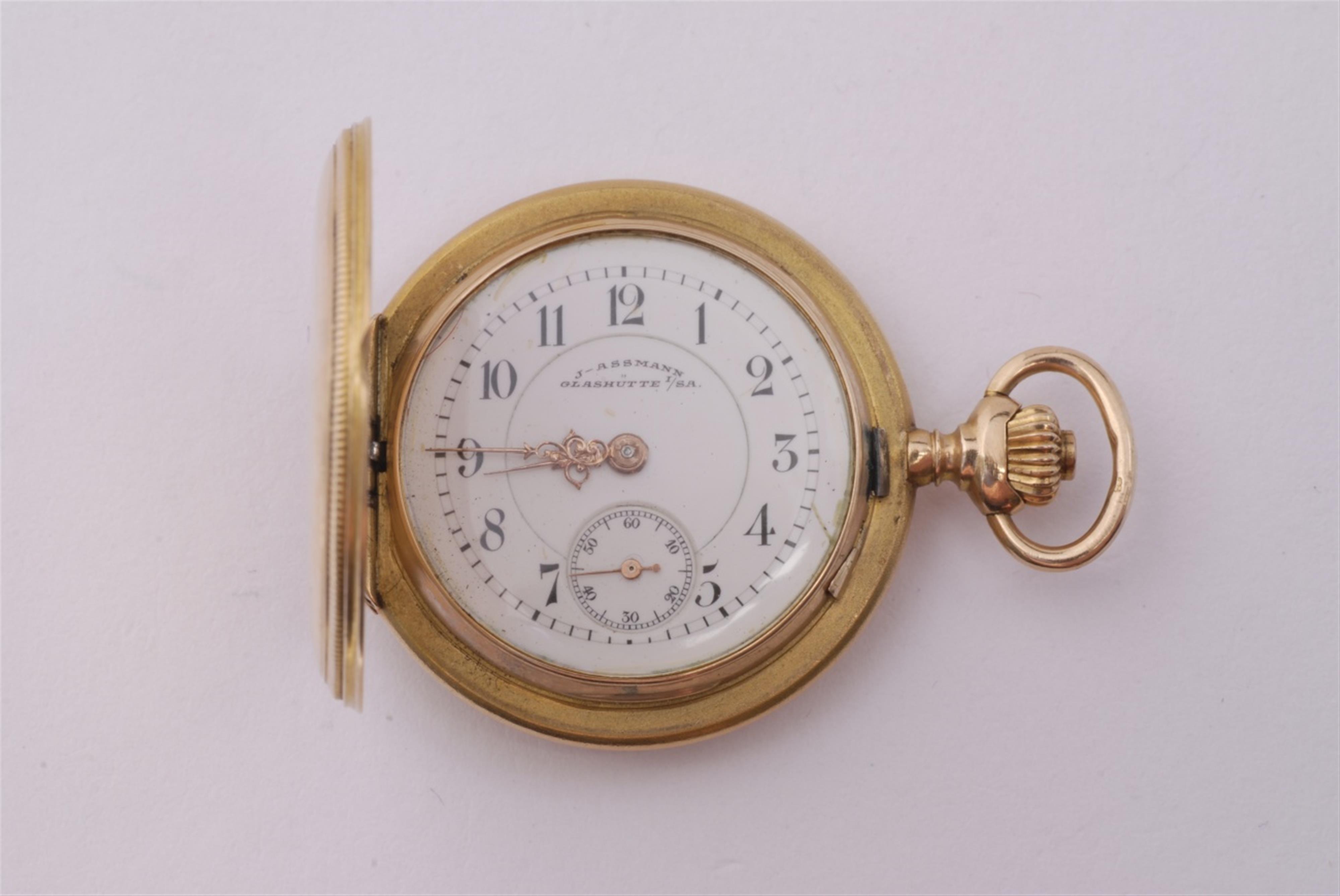 A small 18k gold hunter pocketwatch. - image-1