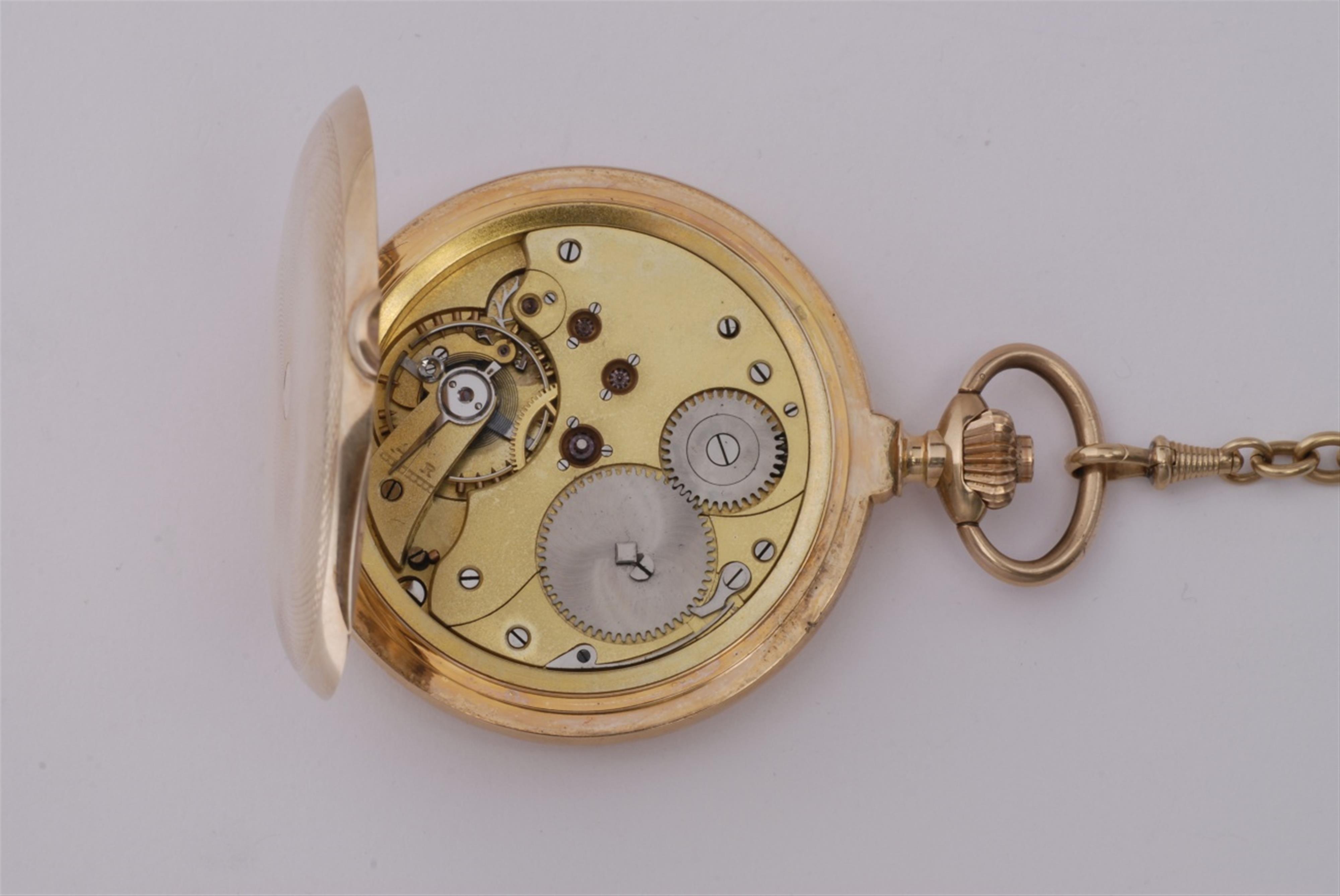 A 14k red gold Swiss hunter pocketwatch and chain. - image-4