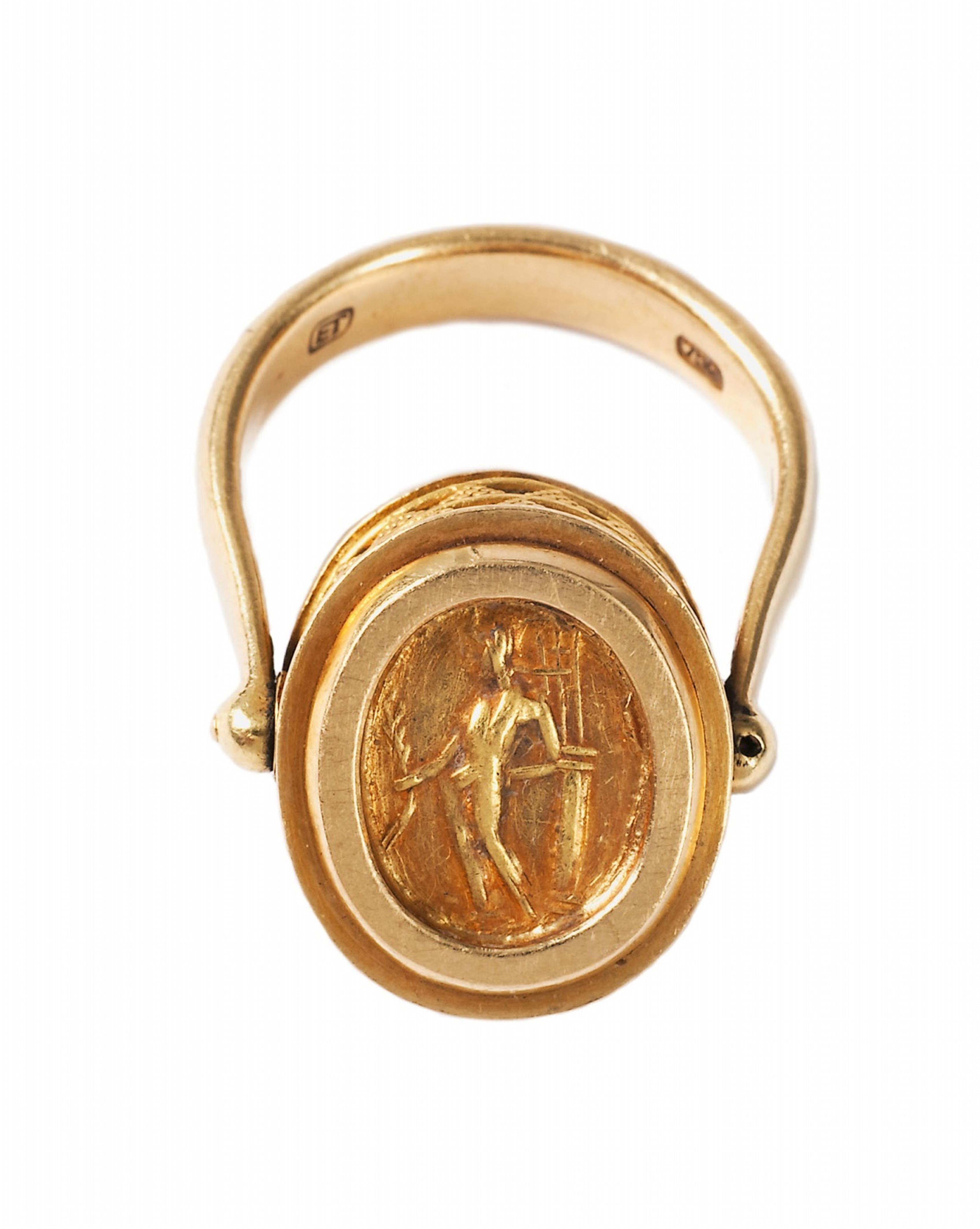 An 18k gold kinetic ring with a Roman intaglio. - image-2