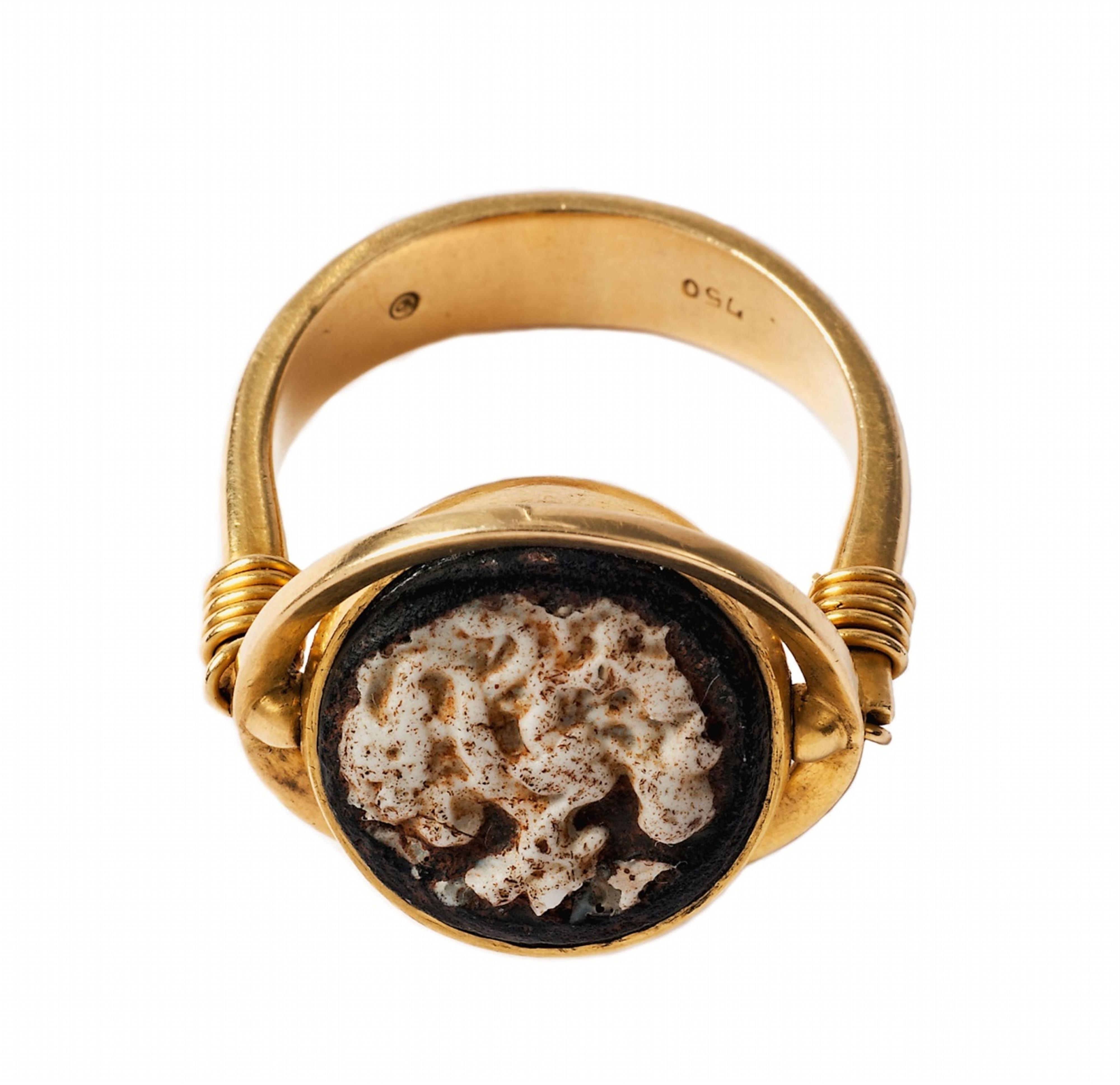 An 18k gold twisting ring with a Roman cameo. - image-2