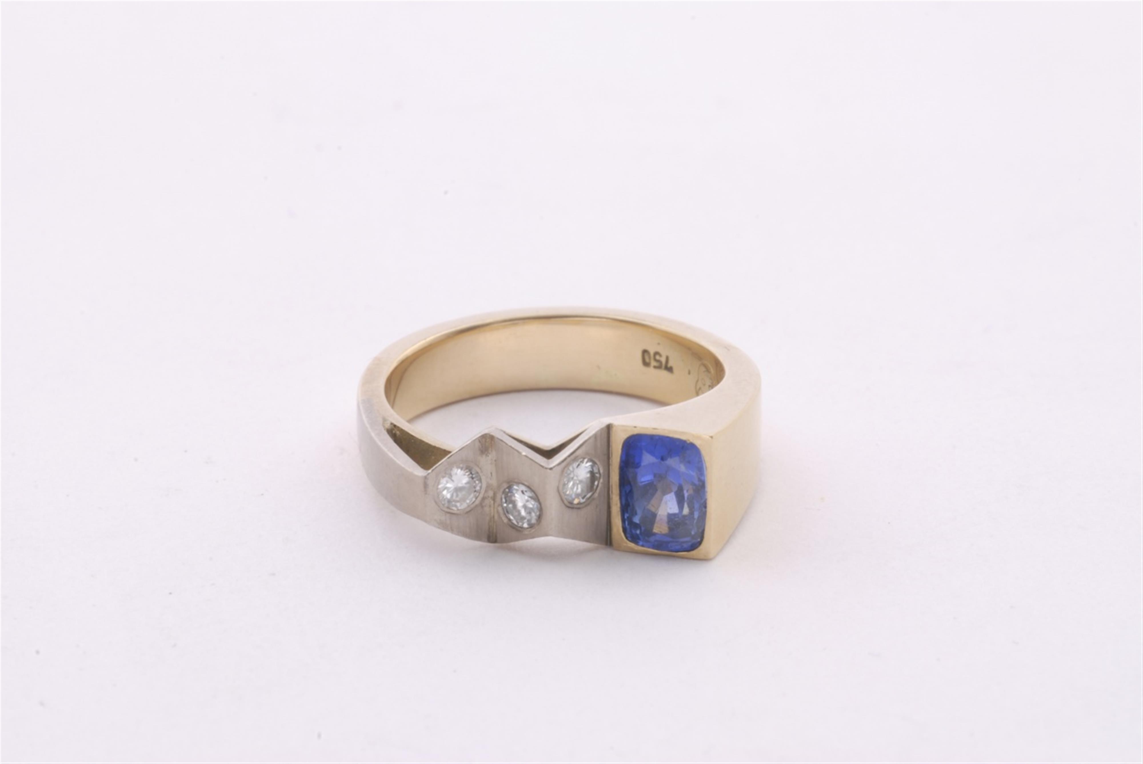 An 18k gold and Ceylon sapphire ring. - image-1