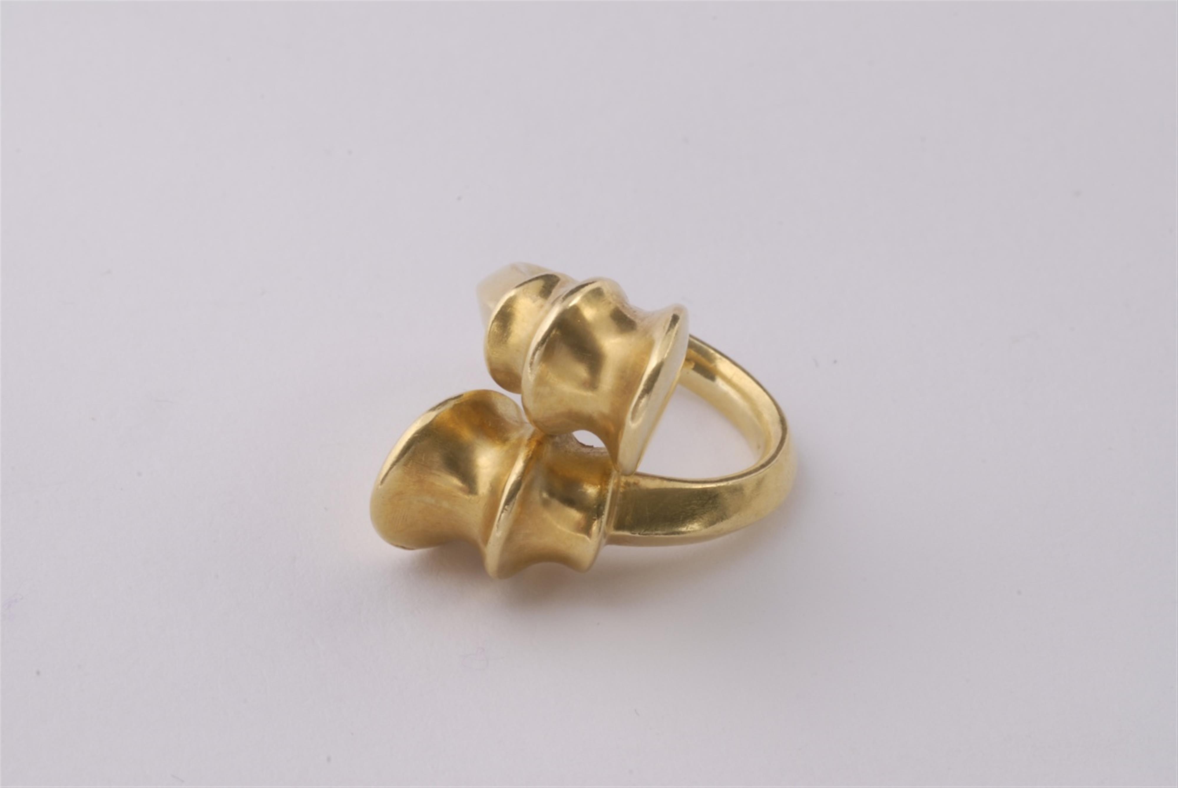 A 22k gold crossover ring. - image-1