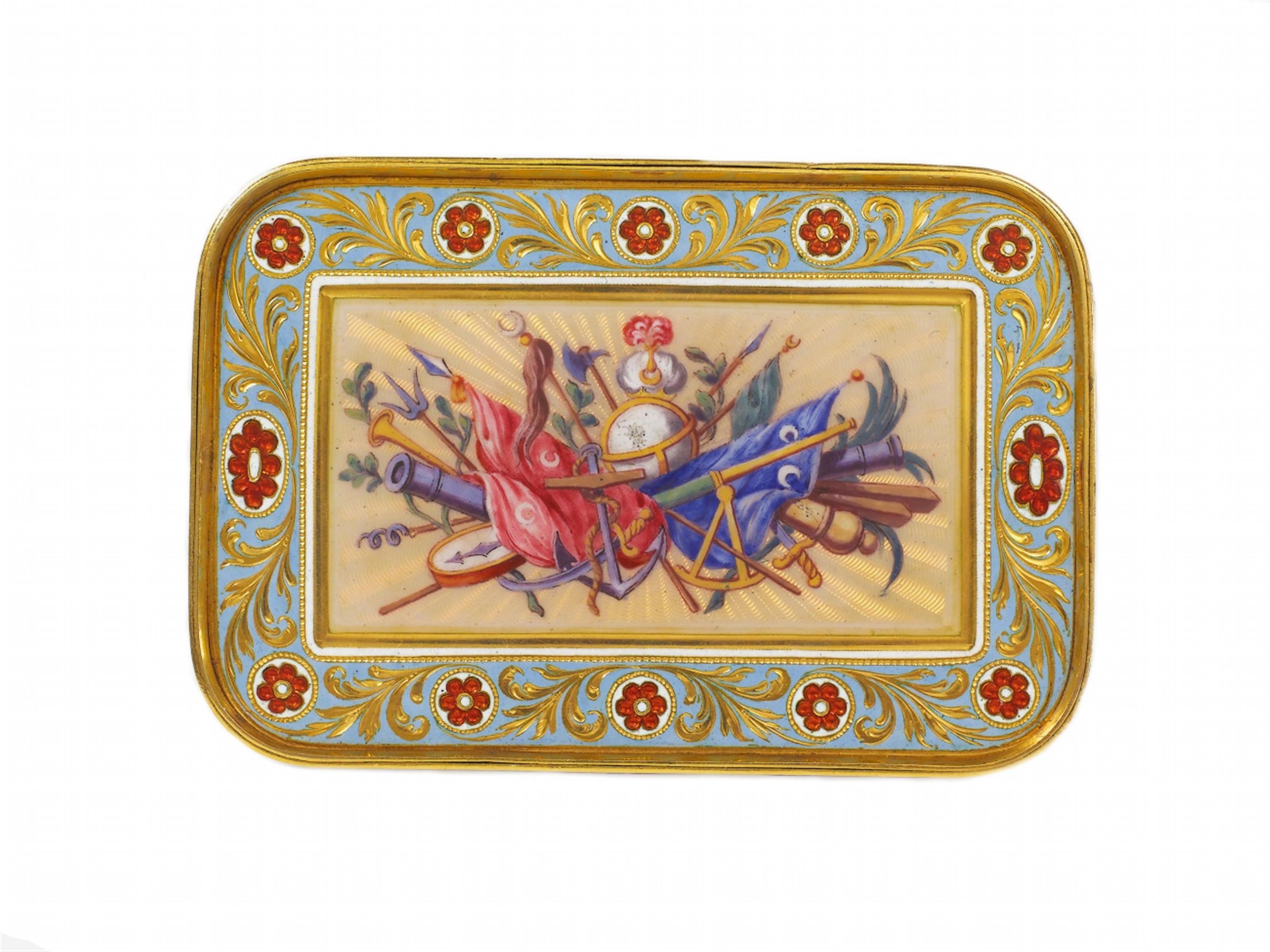 A Suisse 18 ct gold and enamel snuff box with London marks - image-3