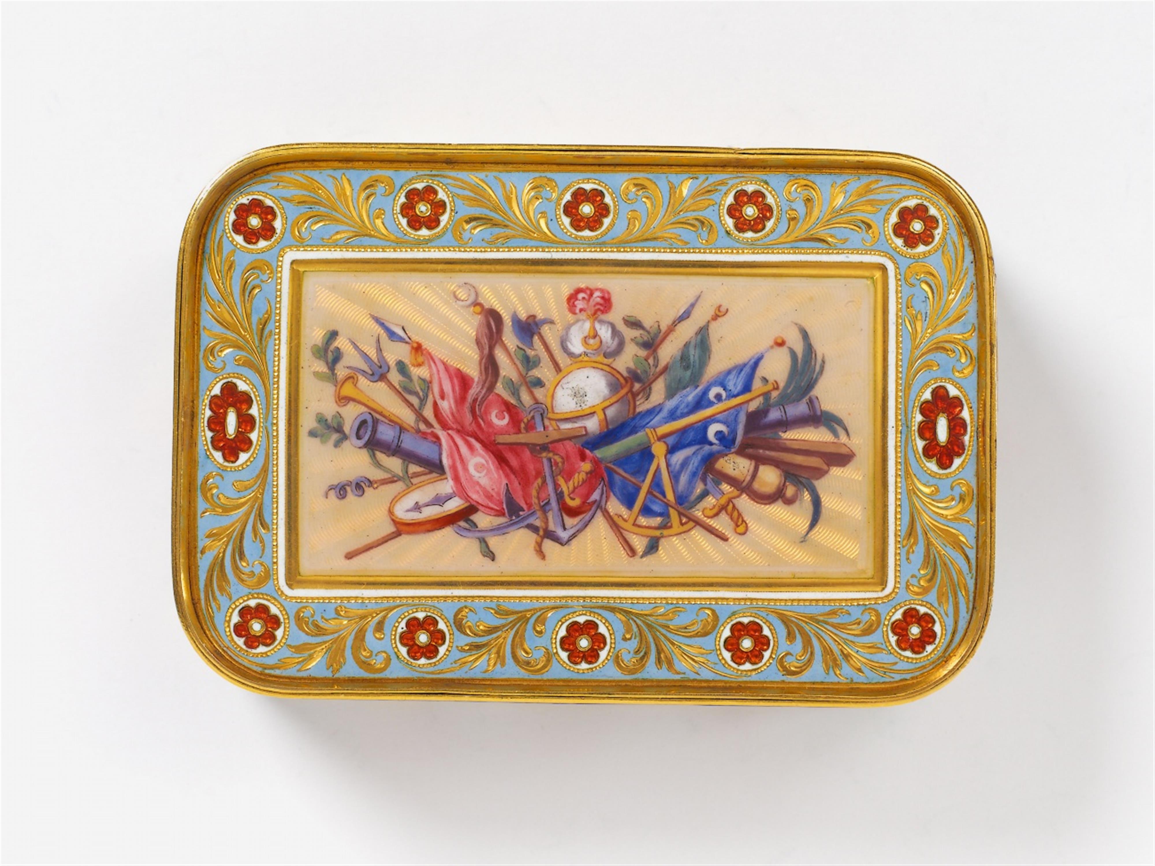 A Suisse 18 ct gold and enamel snuff box with London marks - image-4