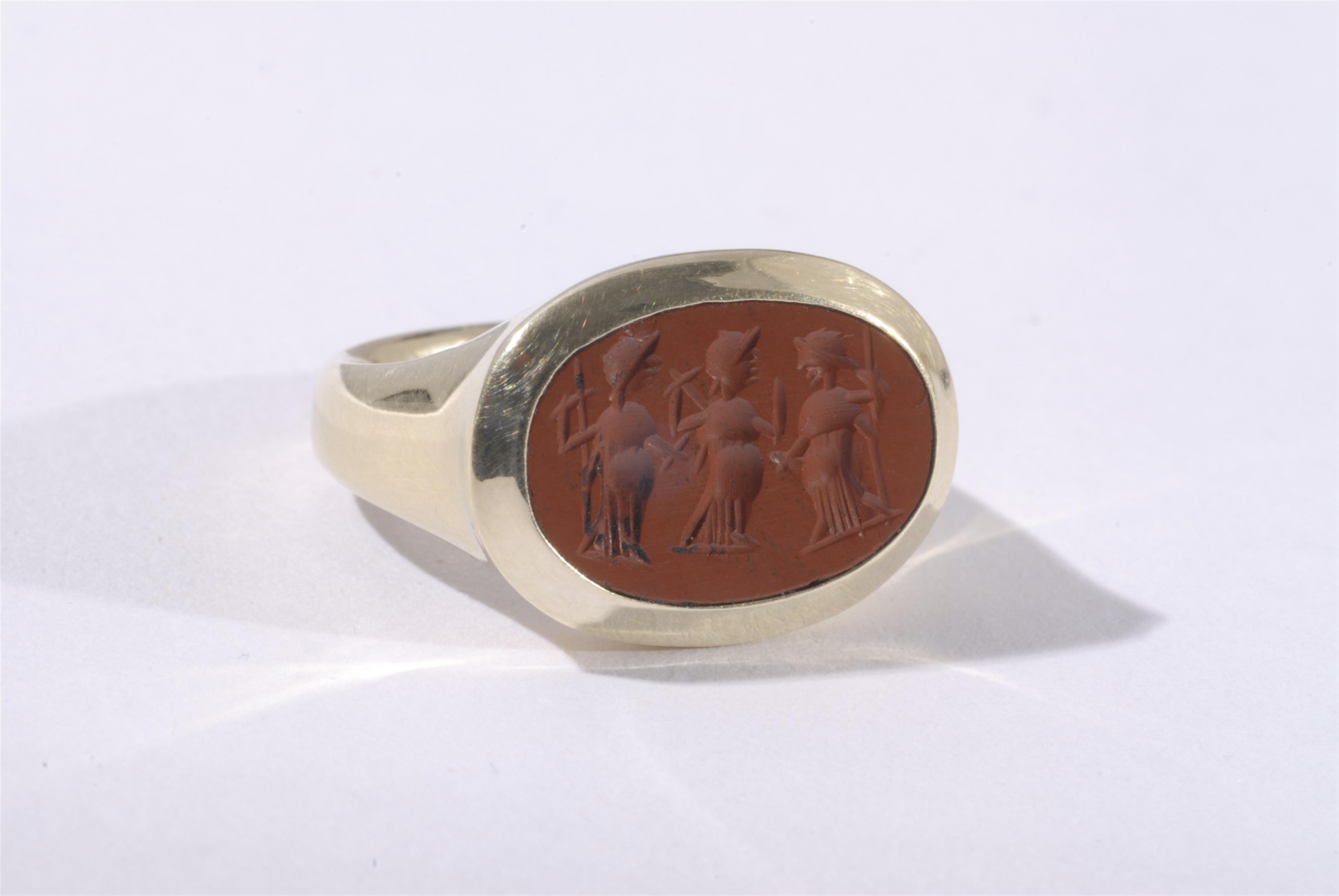 A 14k gold ring with a Roman intaglio. - image-2