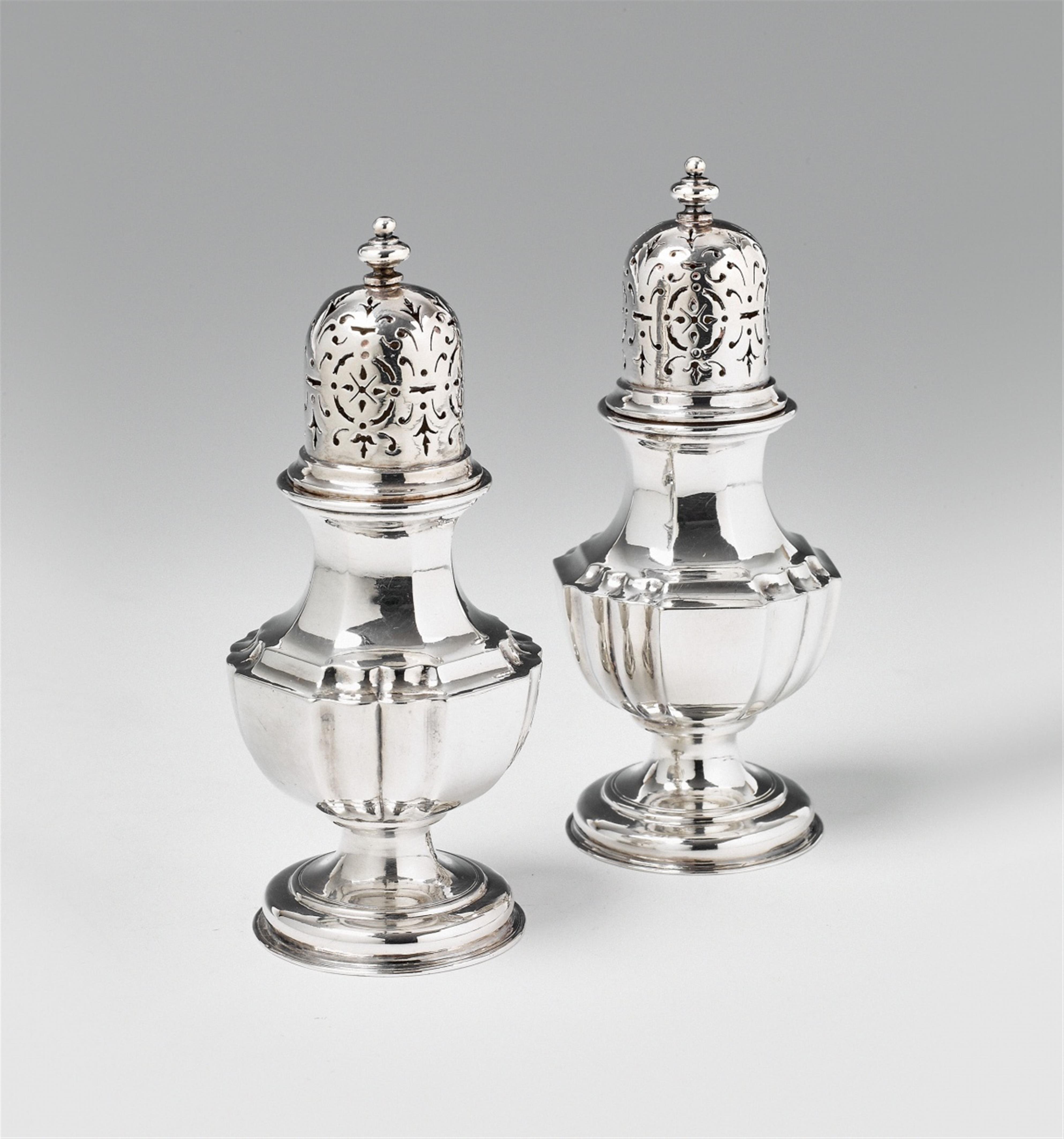 A rare pair of Augsburg silver casters - image-1