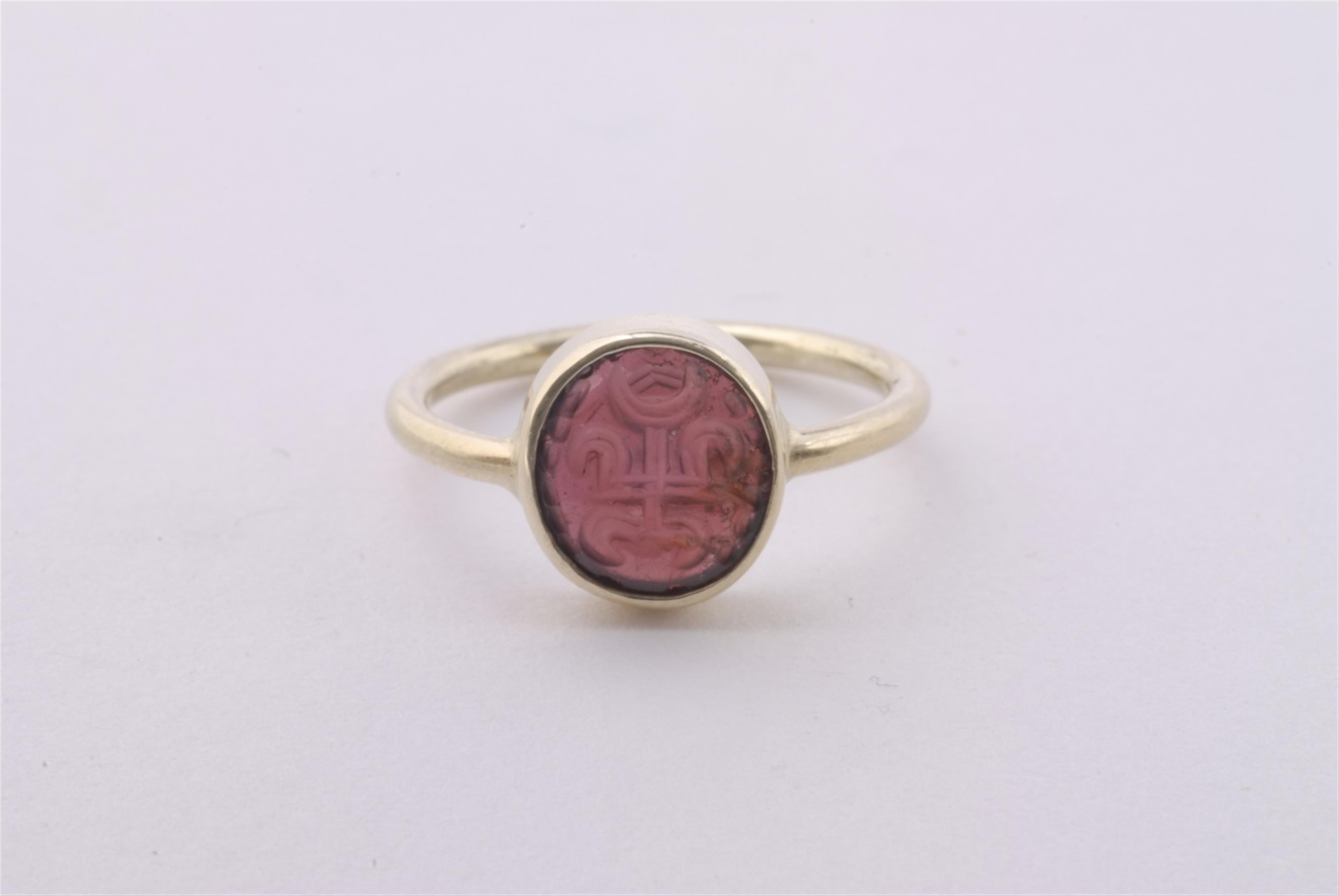 A 14k gold ring with a Sassanian intaglio. - image-1