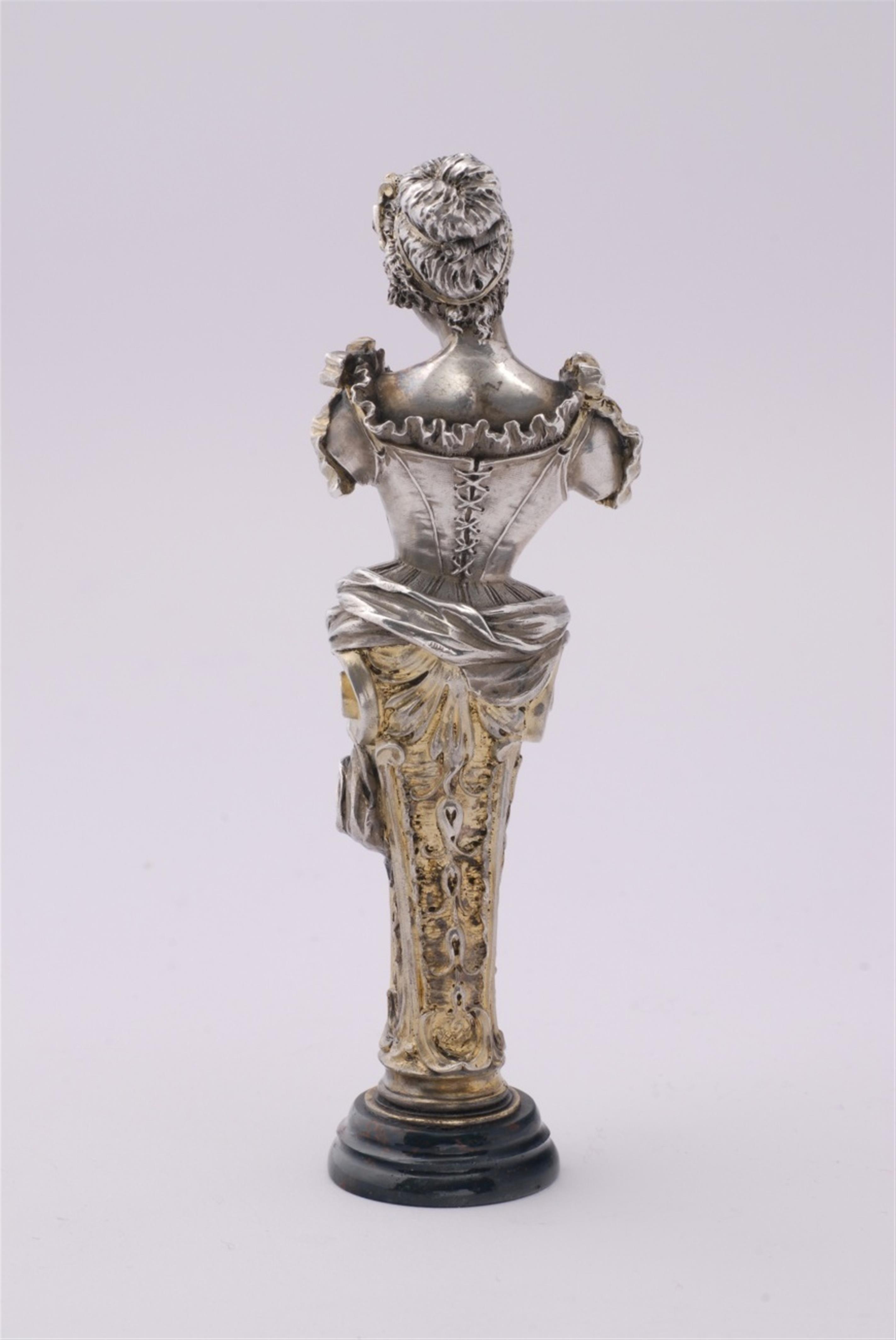 A partially gilt silver Belle Epoque perfume bottle with a seal. - image-2