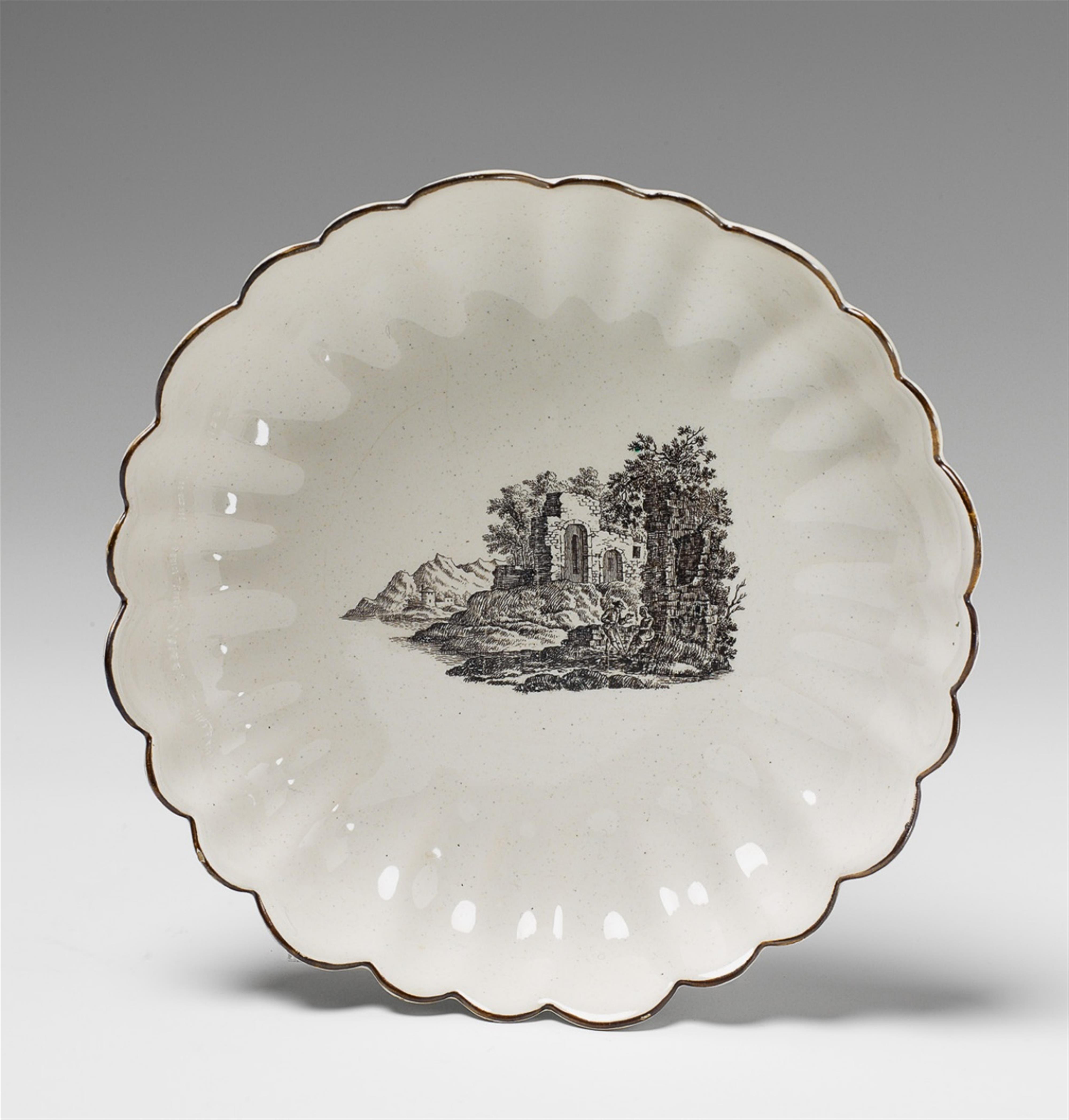 A Zurich faience scalloped compote dish with printed decor. - image-1