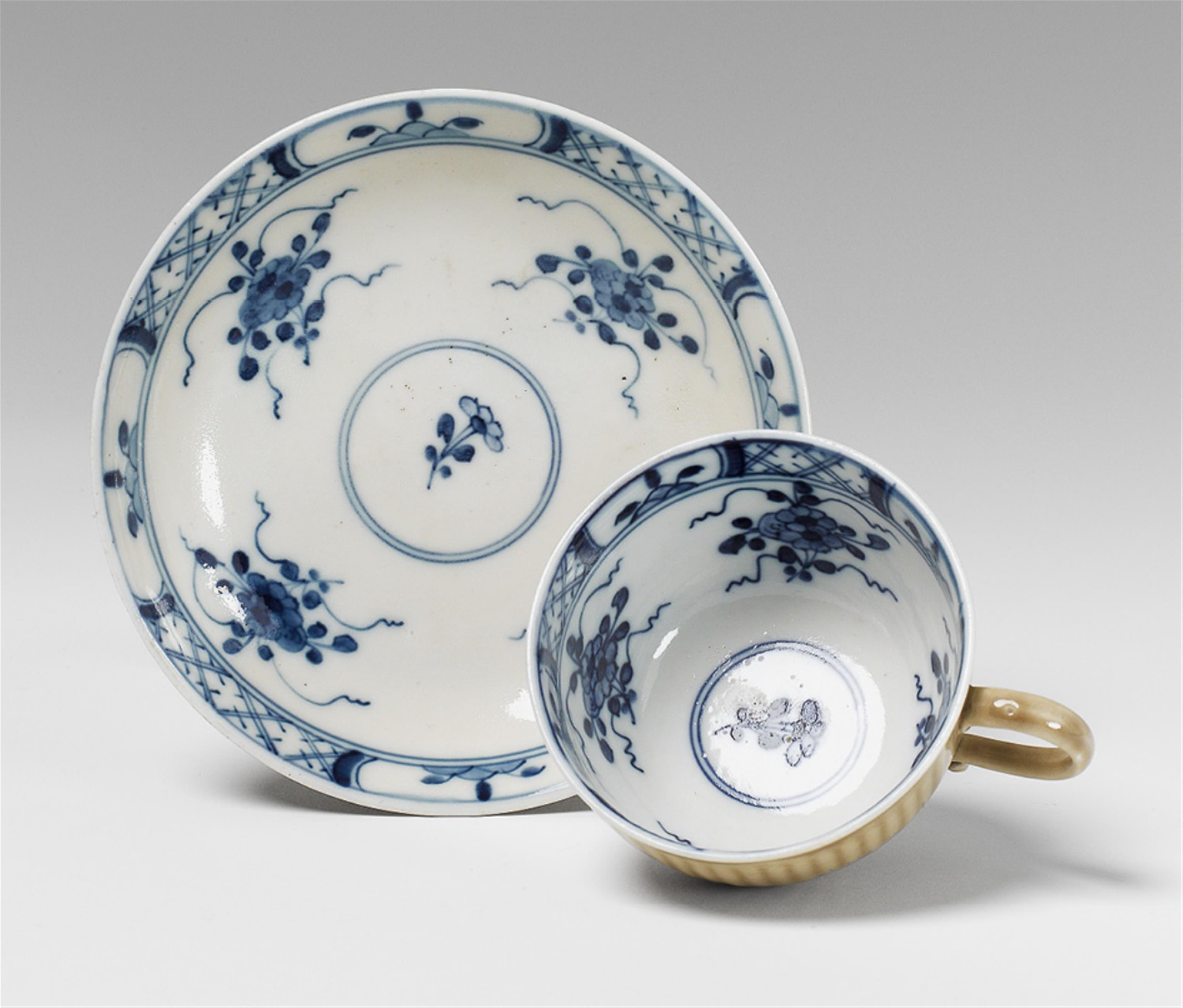 A Meissen porcelain teacup and saucer with "indianische blumen" decor. - image-1