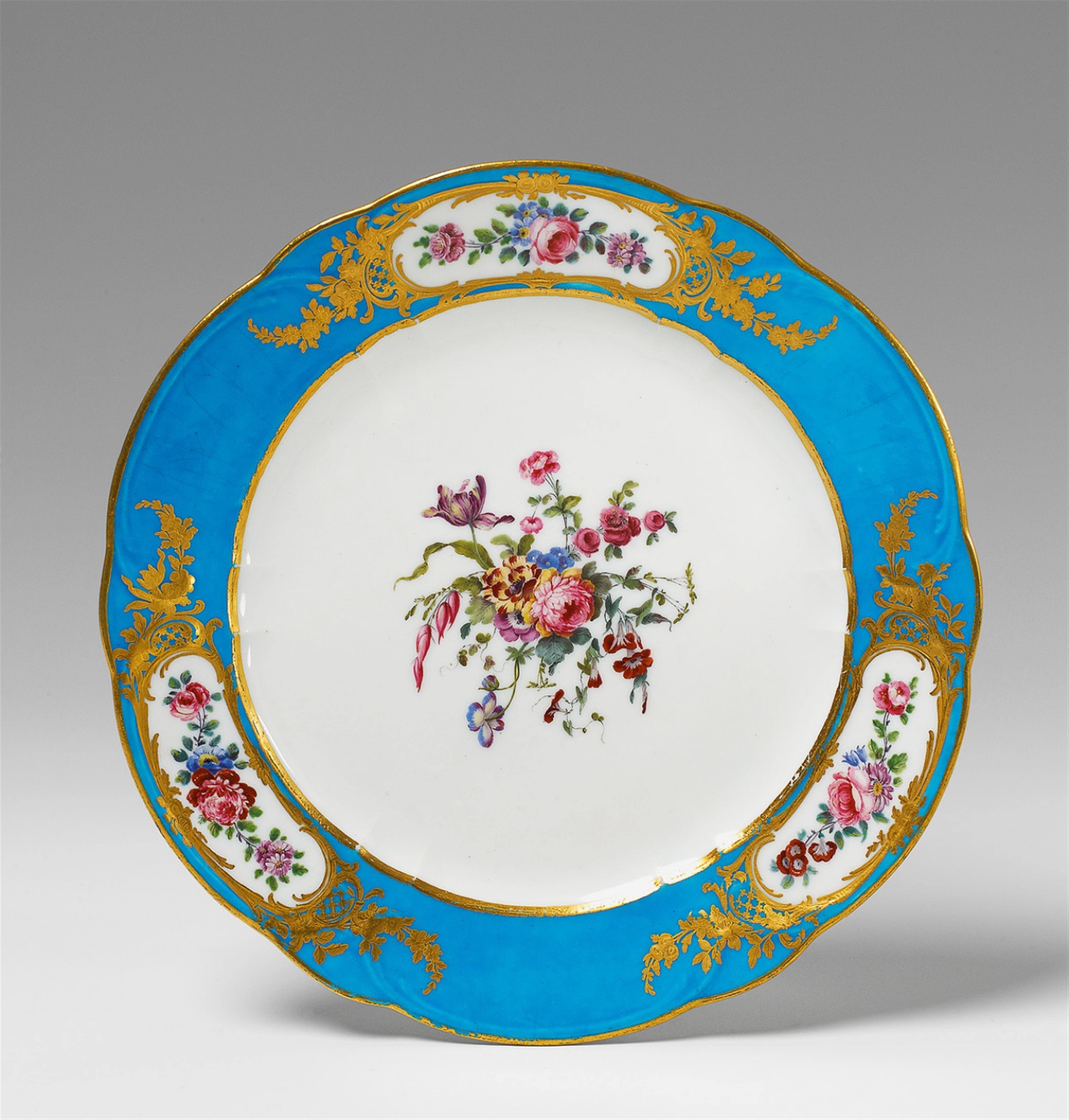 A Sèvres soft-paste porcelain plate with floral decor on "bleu céleste" ground. - image-1
