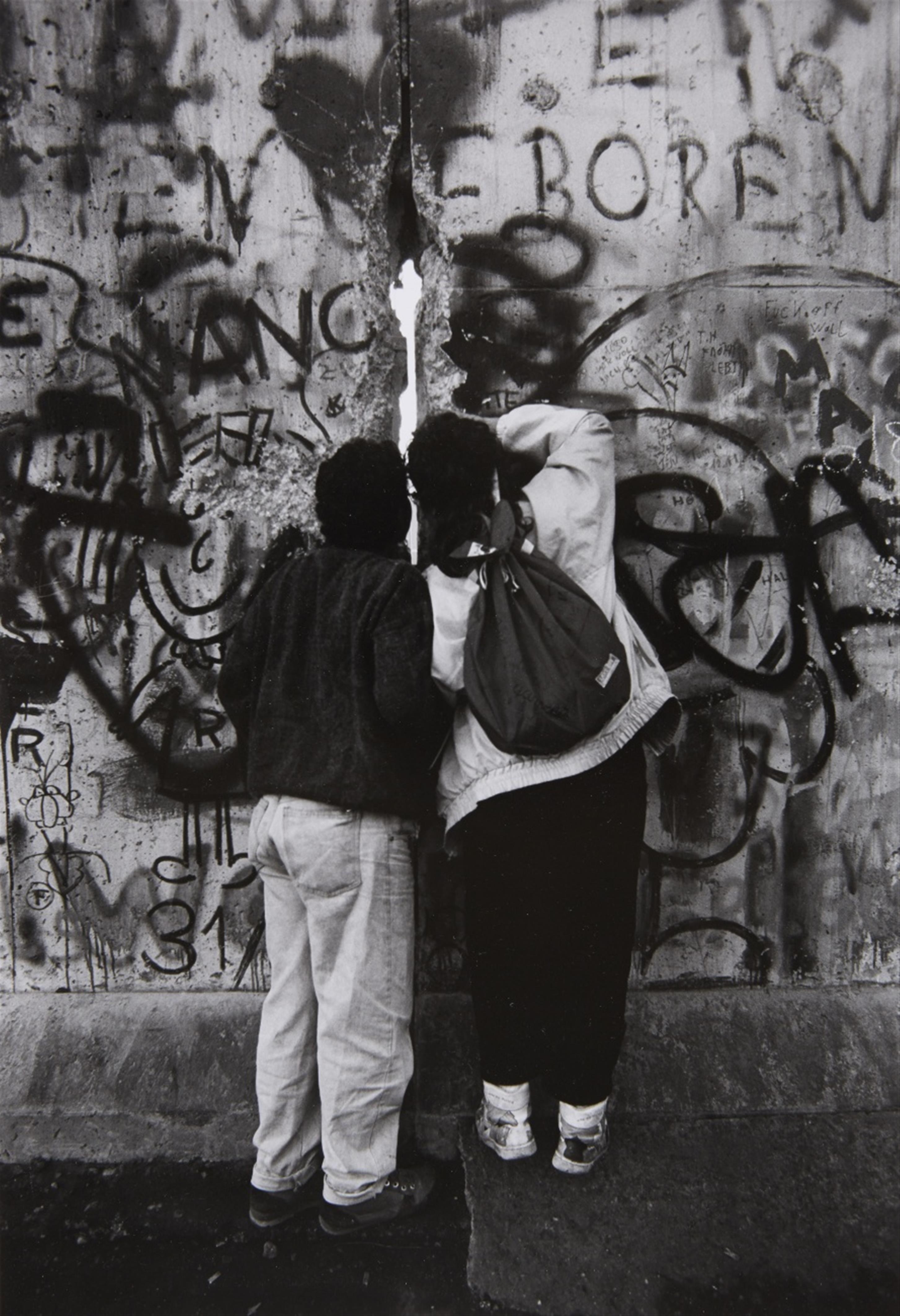 Barbara Klemm - Die Mauer, West-Berlin, Nov. 1989 (The Wall, West-Berlin, Nov. 1989) - image-1