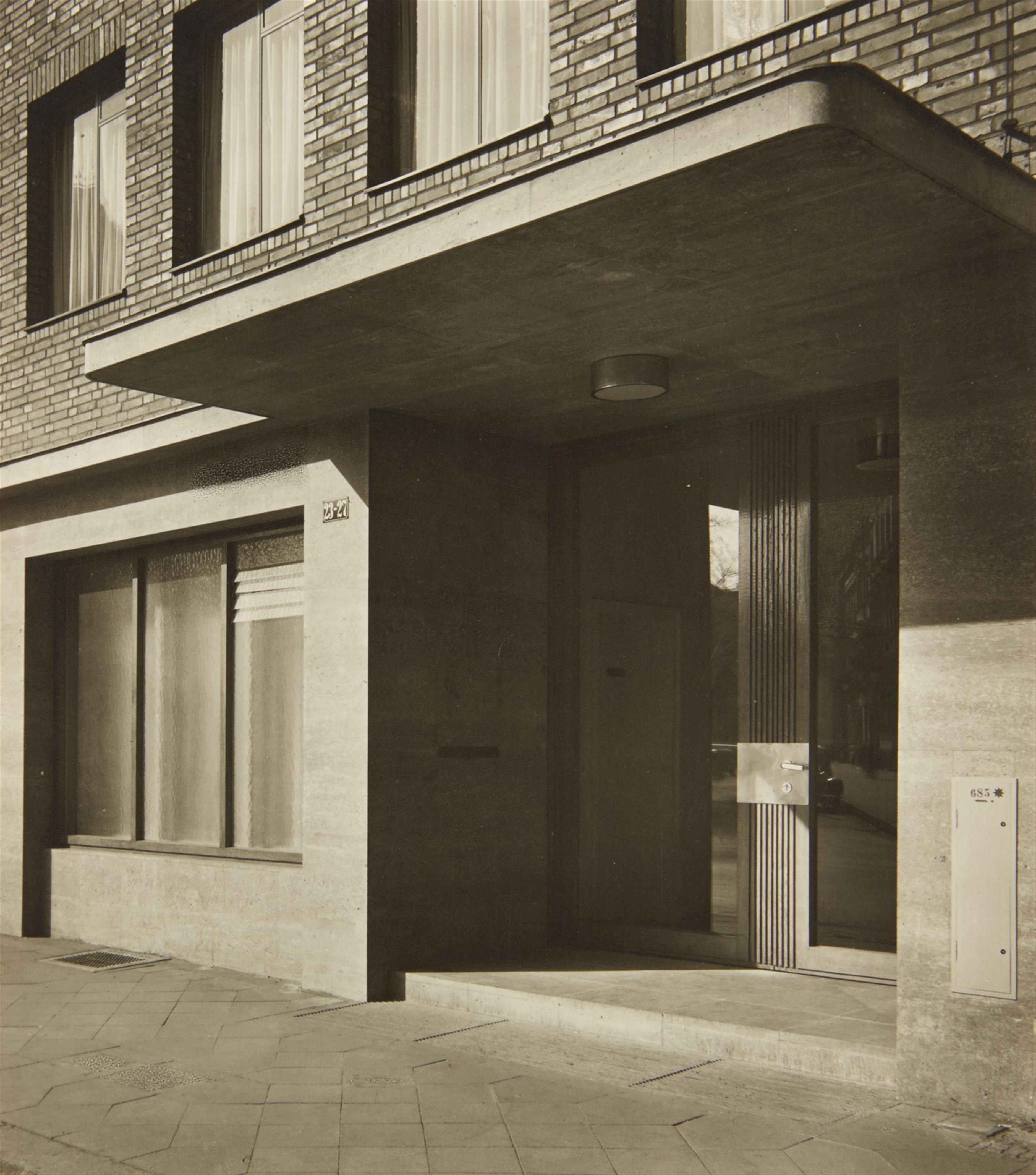 Hugo Schmölz - Pressehaus, Düsseldorf (Architect Bernhard Pfau) - image-10
