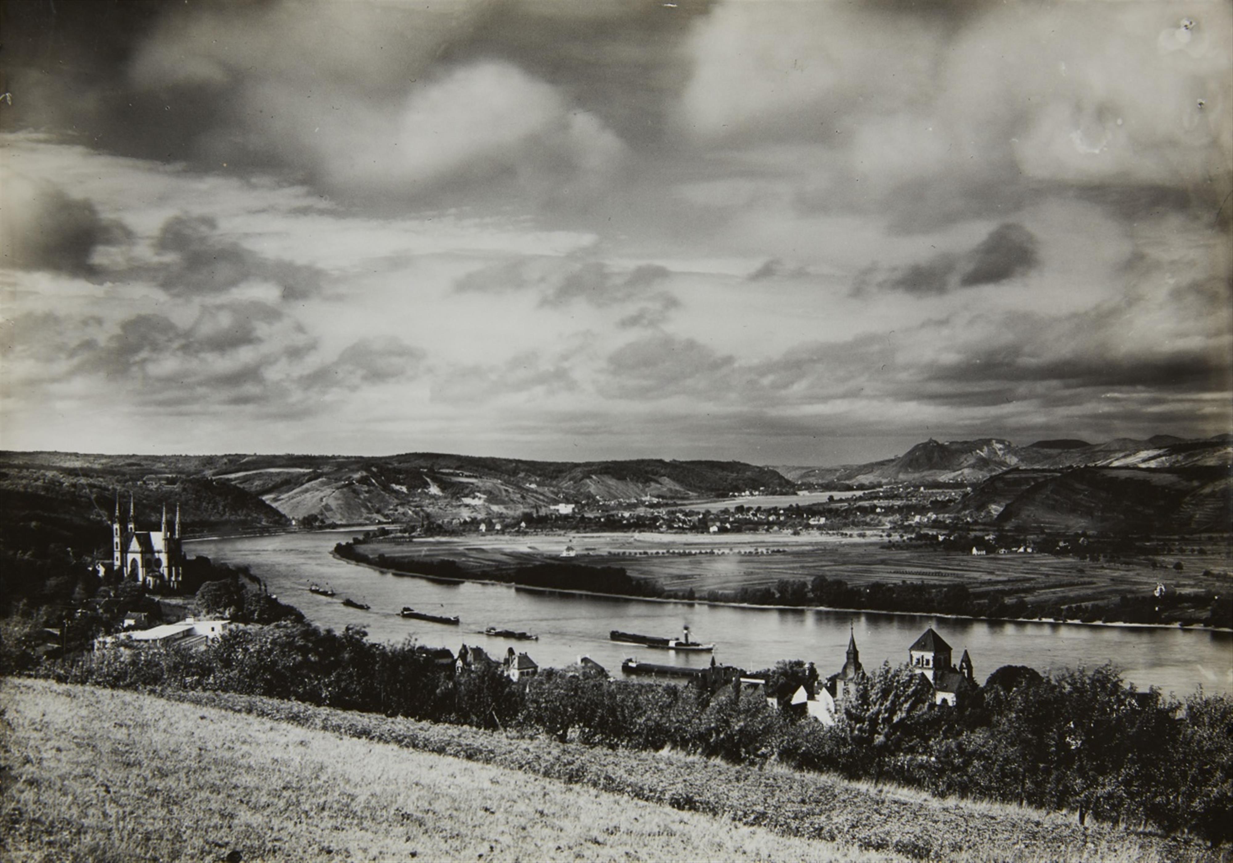 August Sander - Blick auf das Siebengebirge vom Victoriaberg bei Remagen - image-1