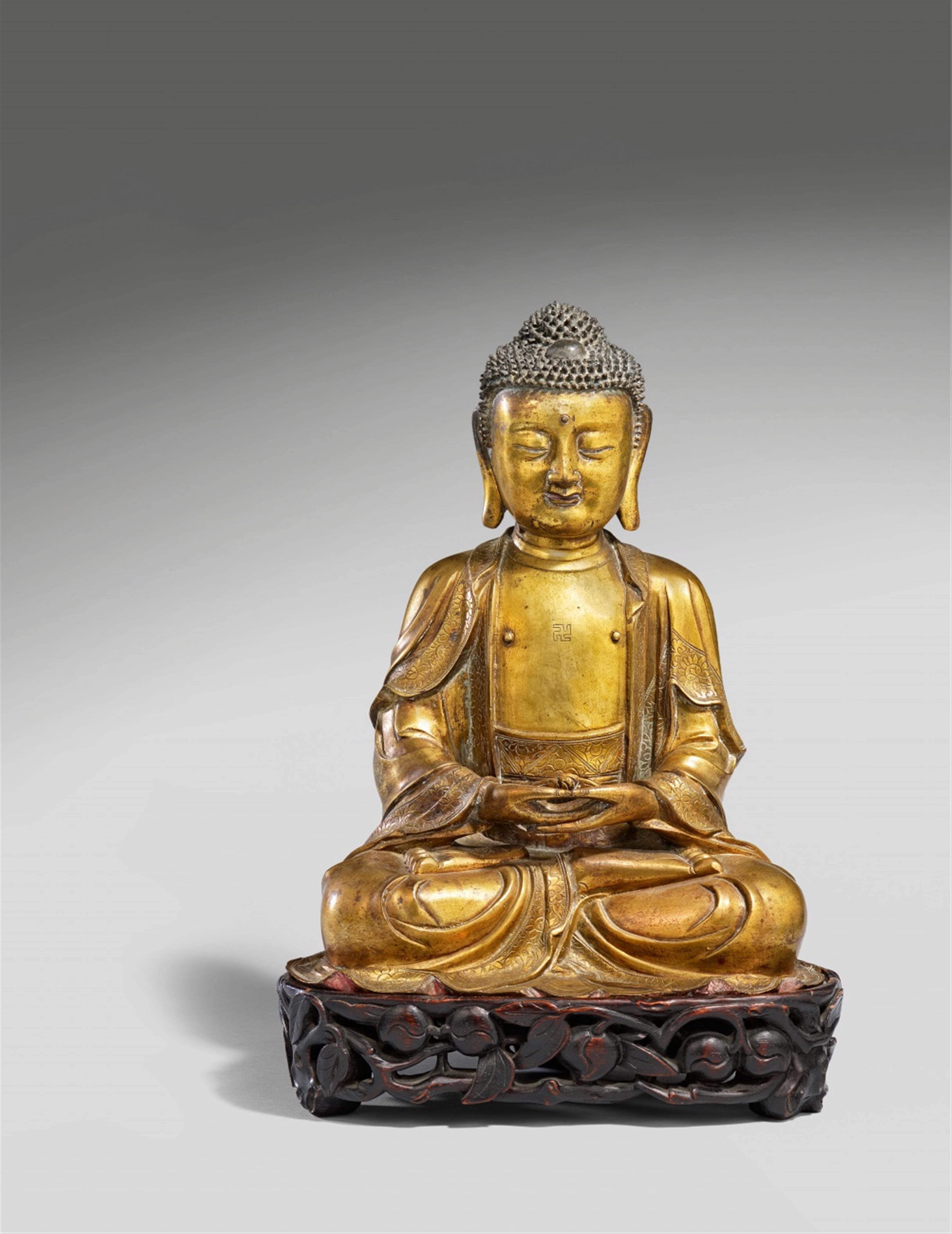 A gilded bronze figure of Buddha. Late Ming dynasty - image-1