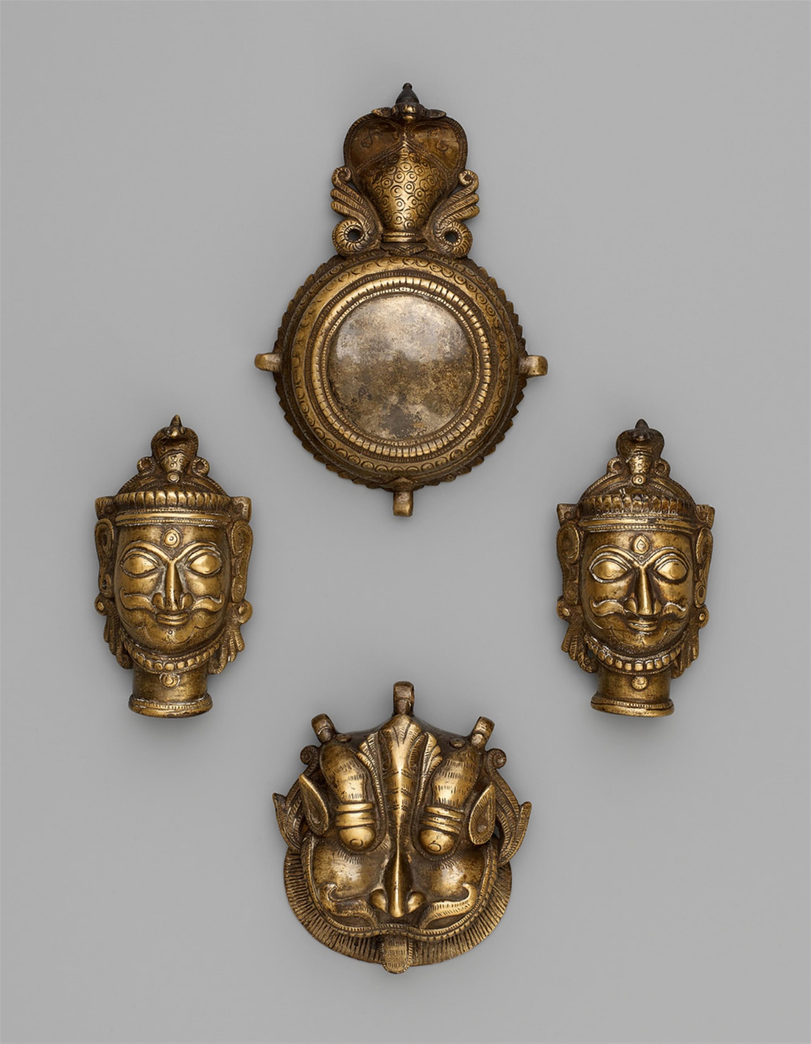 An Andra Pradesh set of brass accoutrements of a jangam. 18th century - image-1