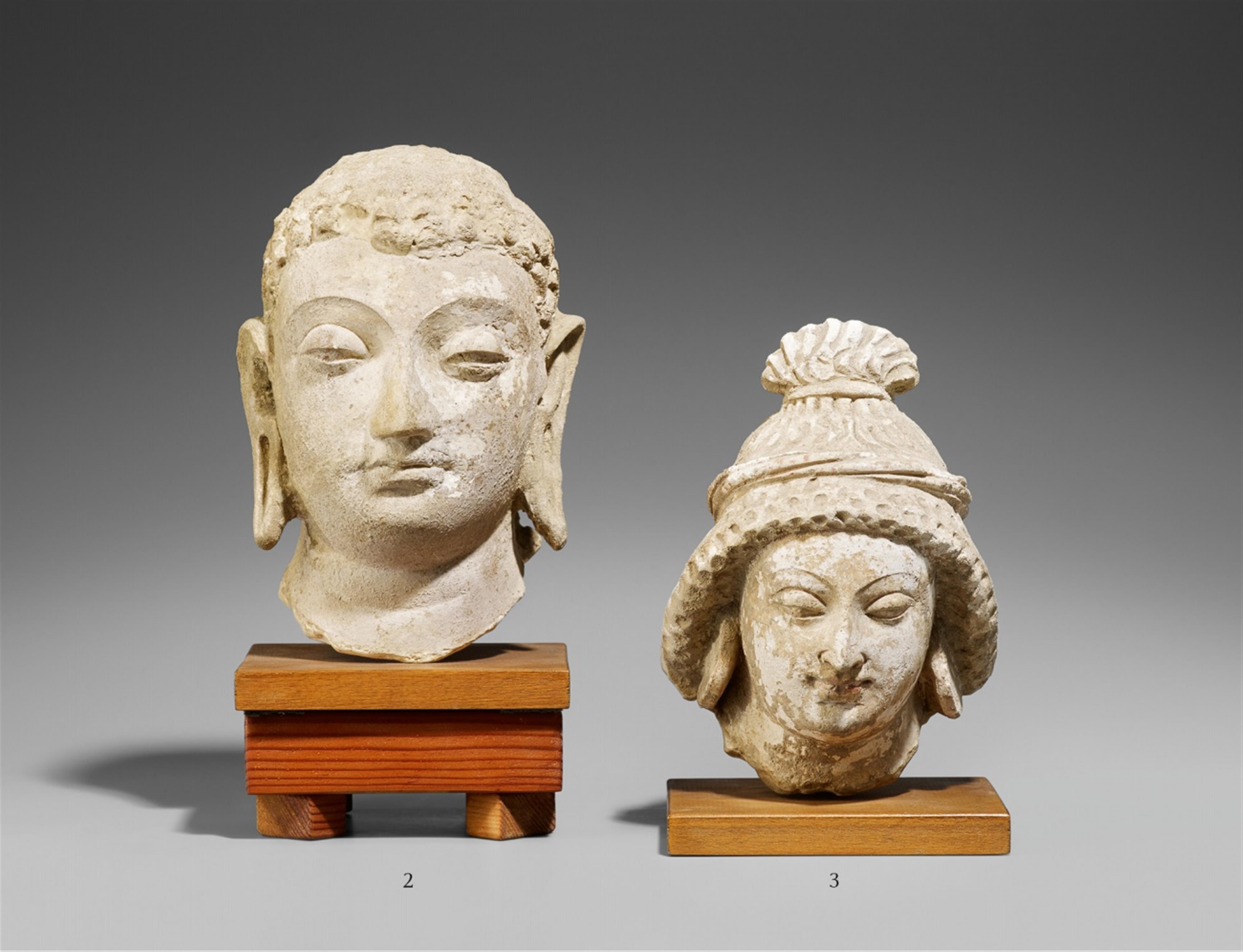 A Hadda stucco Buddha head. 3rd/5th century - image-1