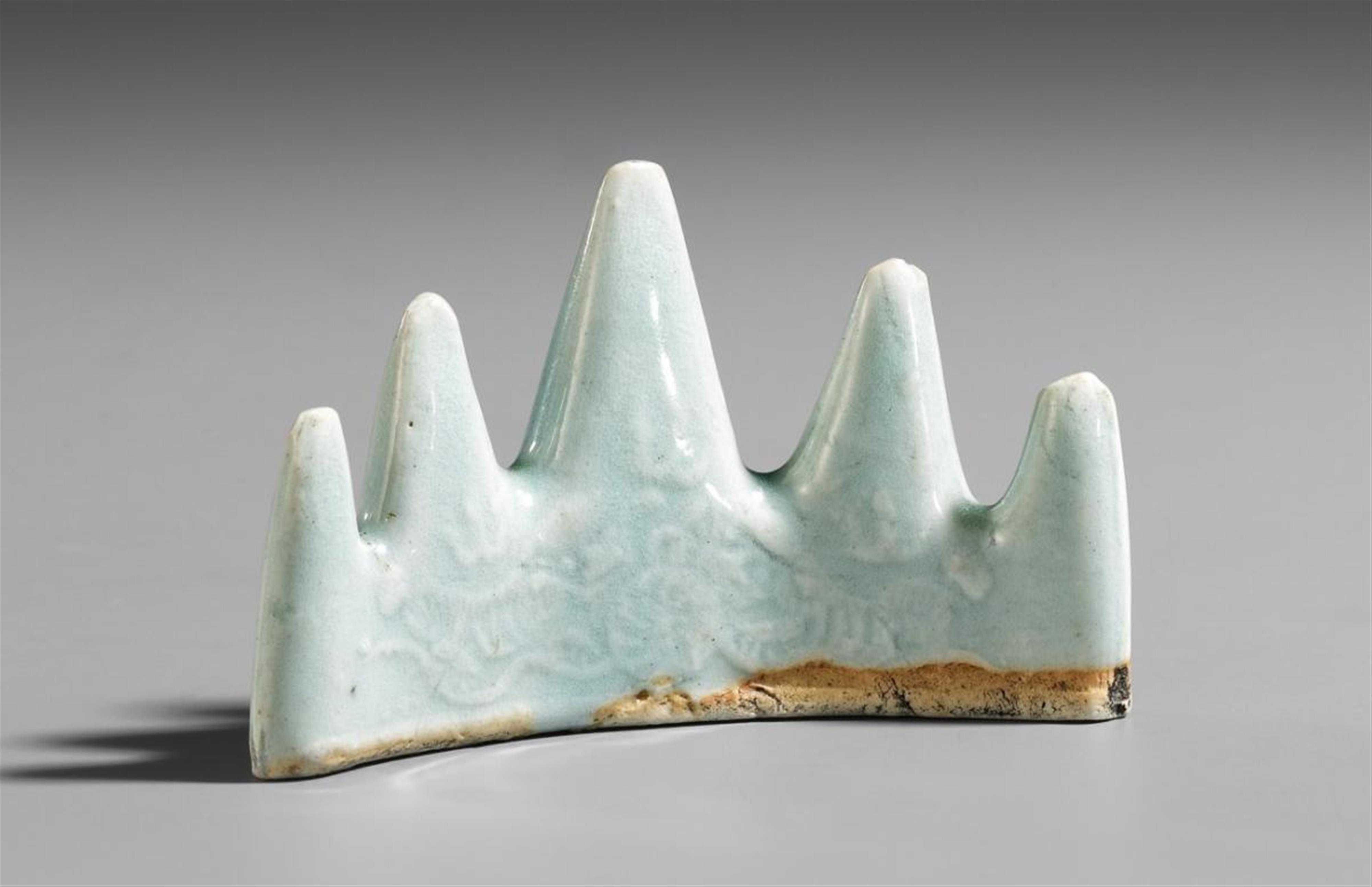 A celadon-glazed mountain-form brush rest. Ming dynasty (1368-1644) - image-1