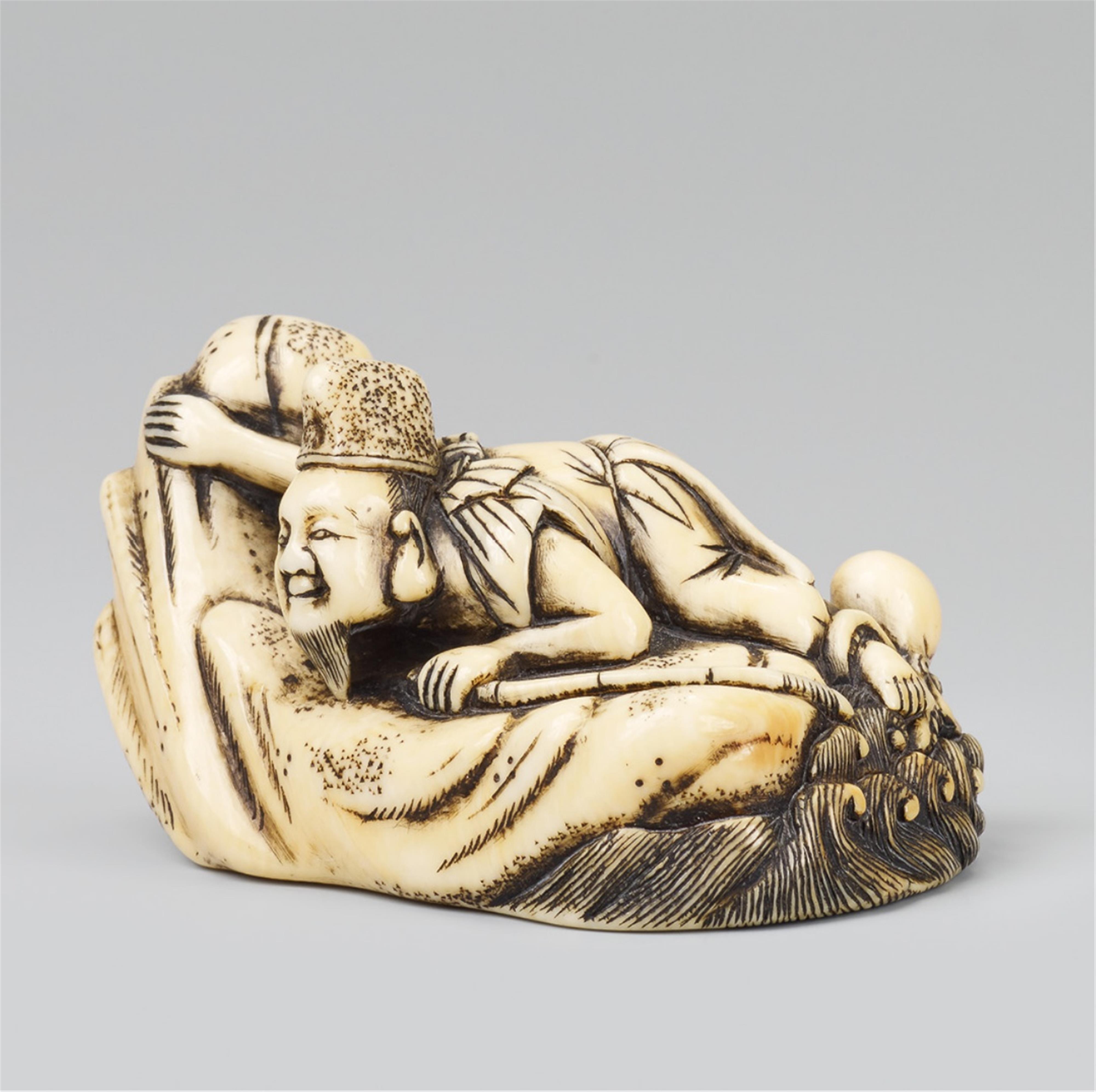 A good ivory netsuke of Ebisu and an octopus. Early 19th century - image-1