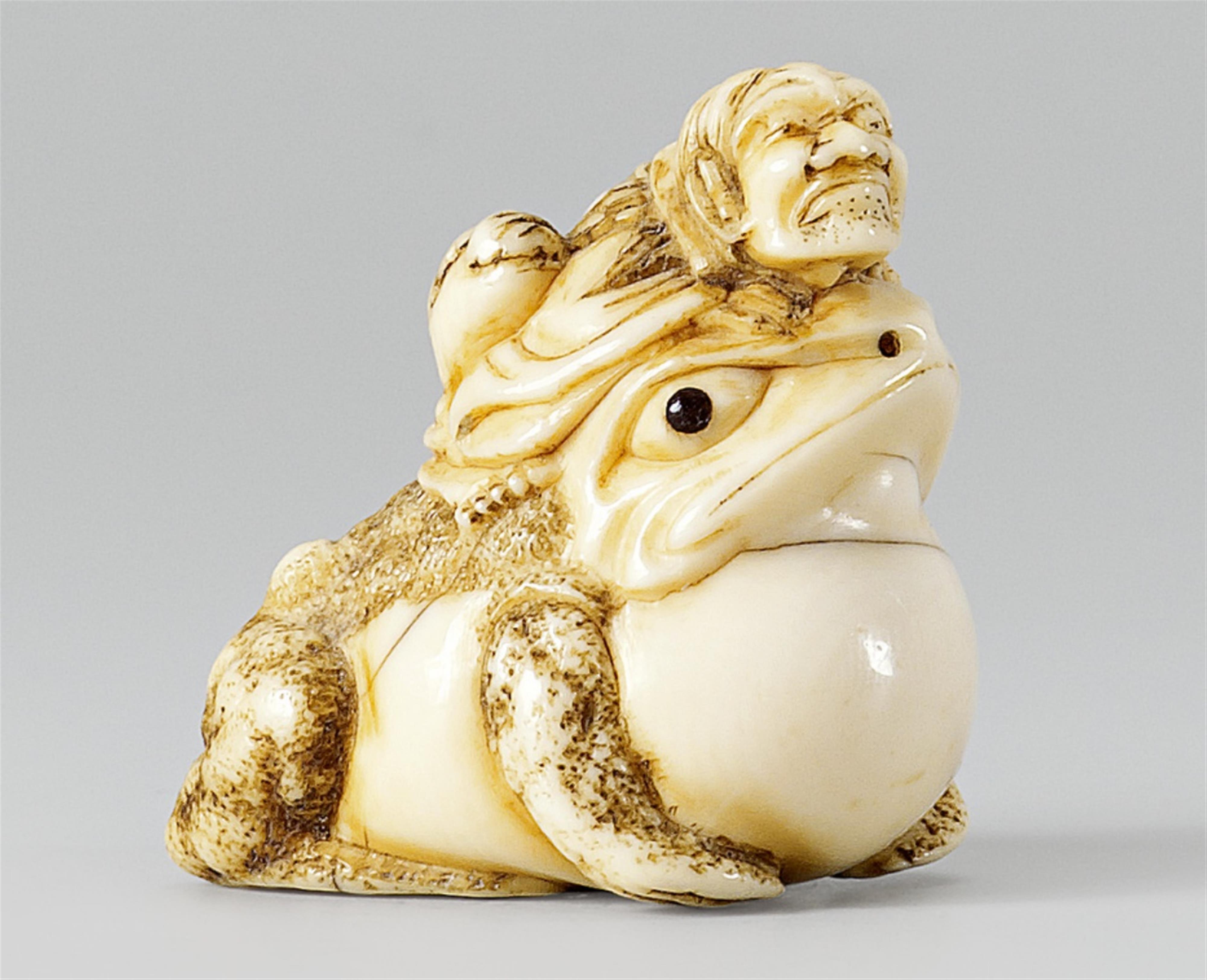An ivory netsuke of Gama Sennin. Mid-19th century - image-1