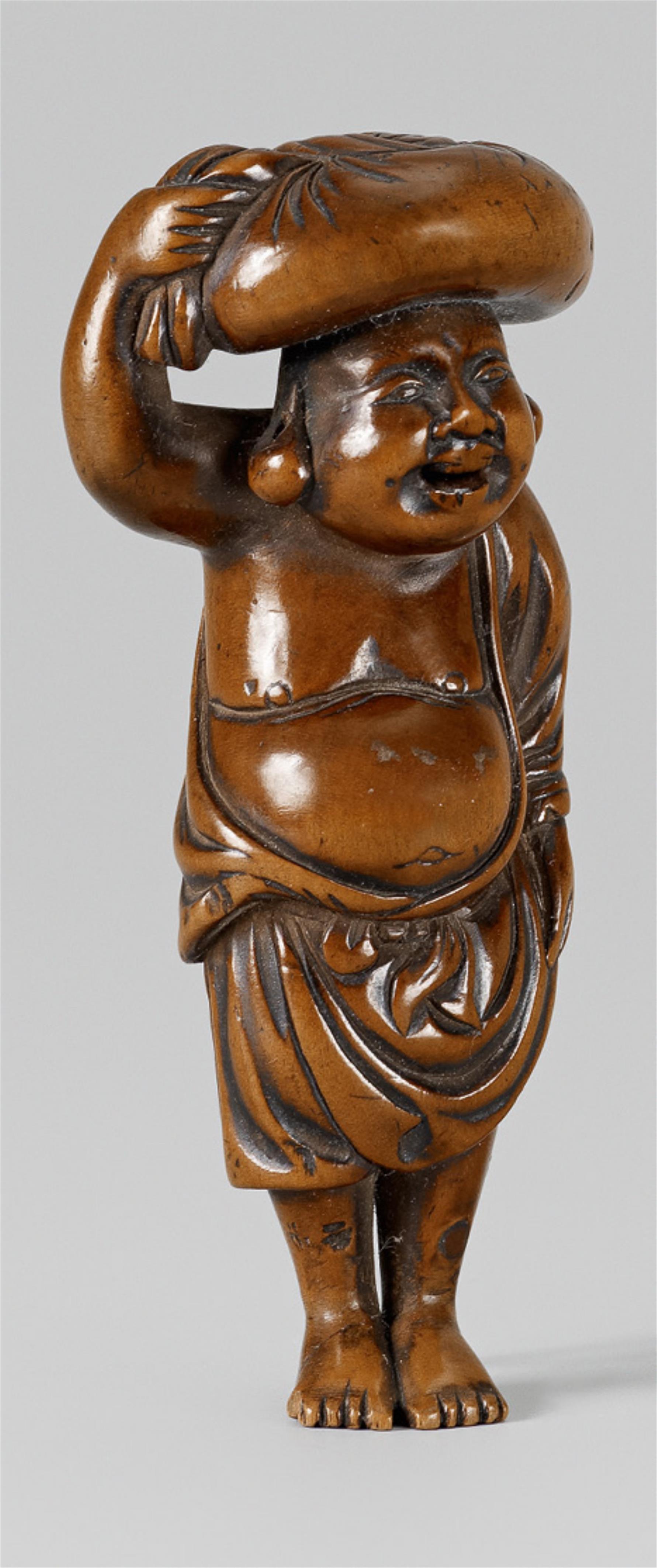 A boxwood netsuke of a laughing Hotei. Late 18th/early 19th century - image-1