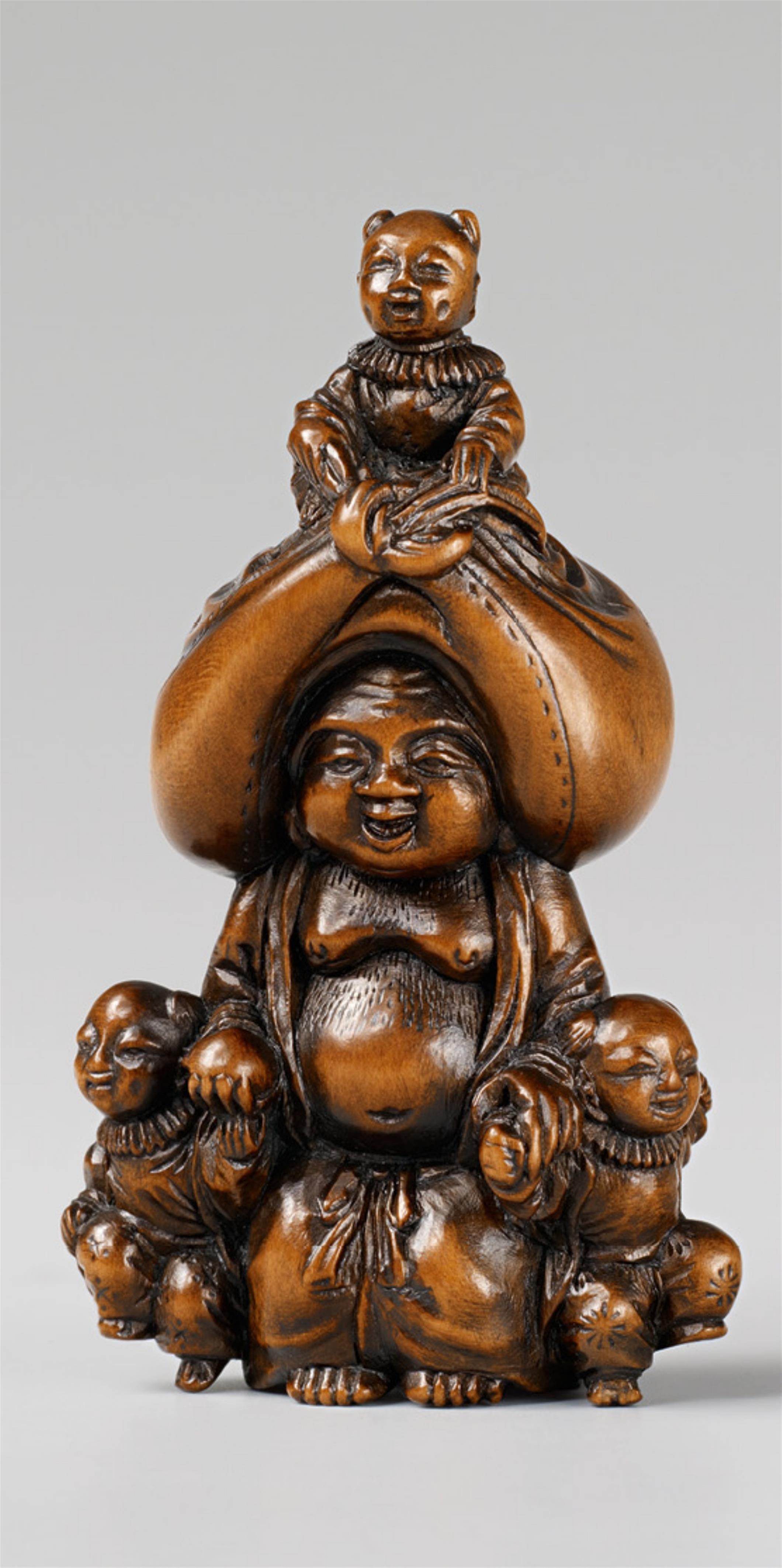 A boxwood netsuke of Hotei with three karako. Mid-19th century - image-1