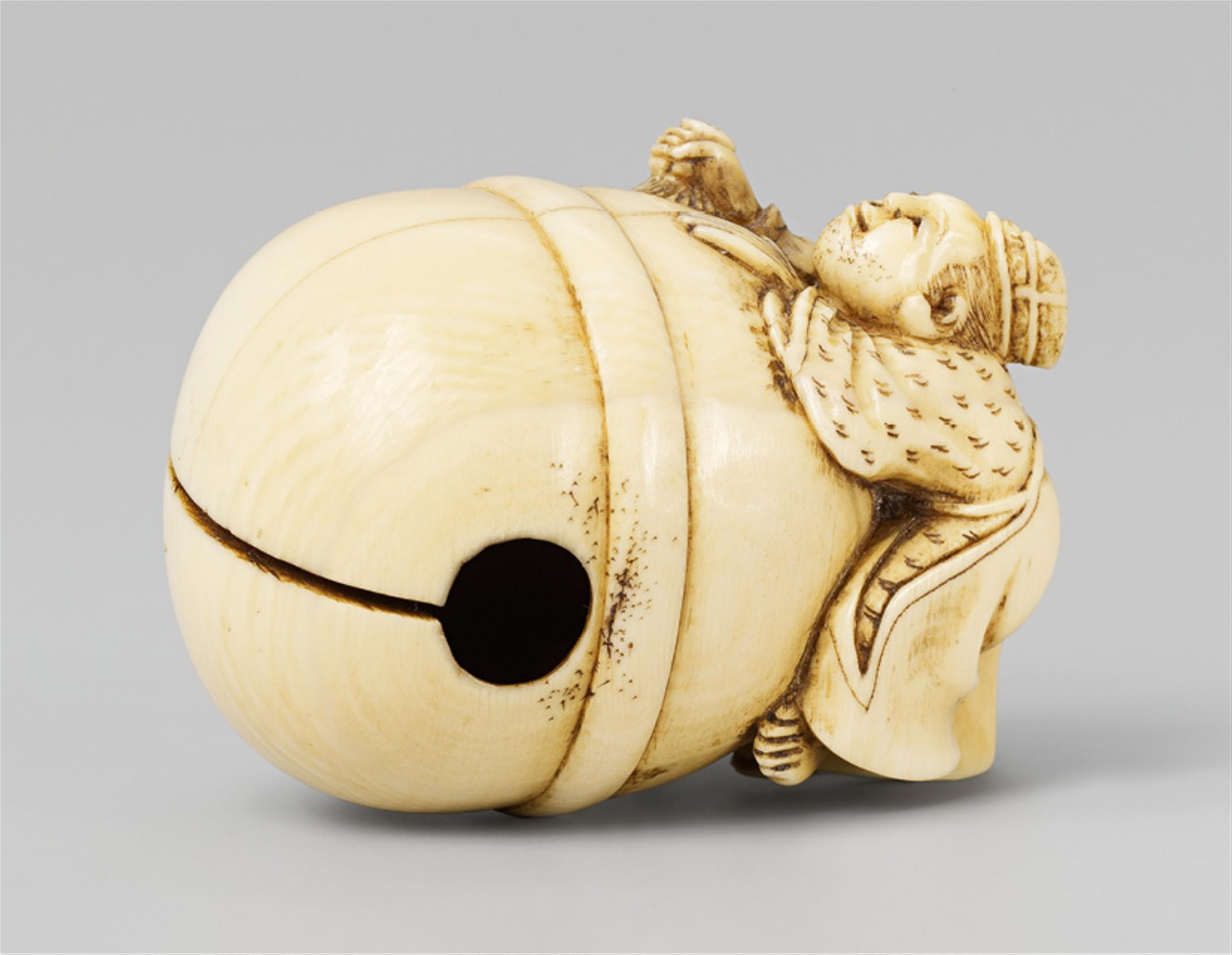 A large ivory netsuke of a shrine servant with a bell, by Hidemasa. Early 19th century - image-1