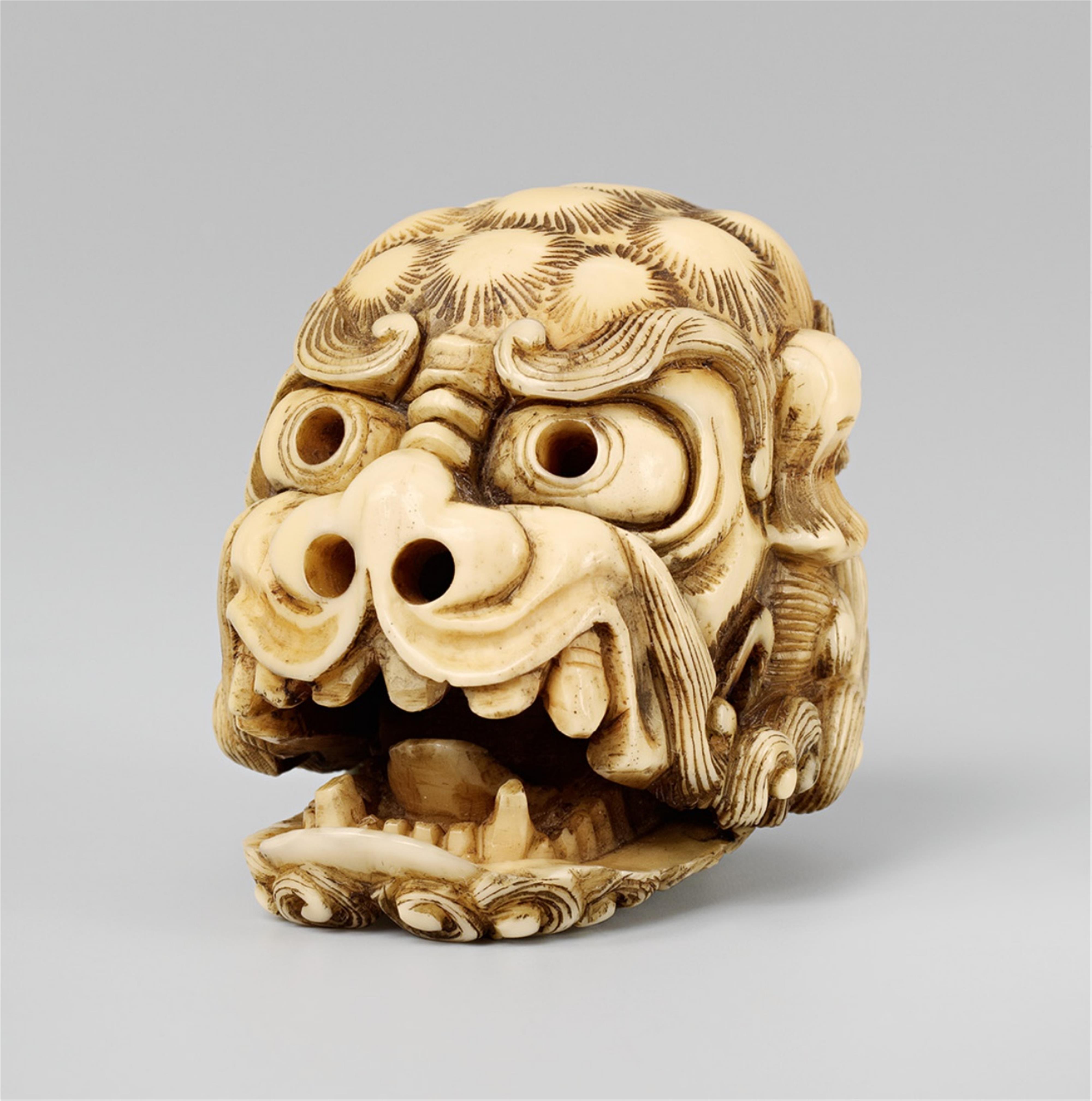 A Kyoto school ivory netsuke of a shishimai mask. Early 19th century - image-1