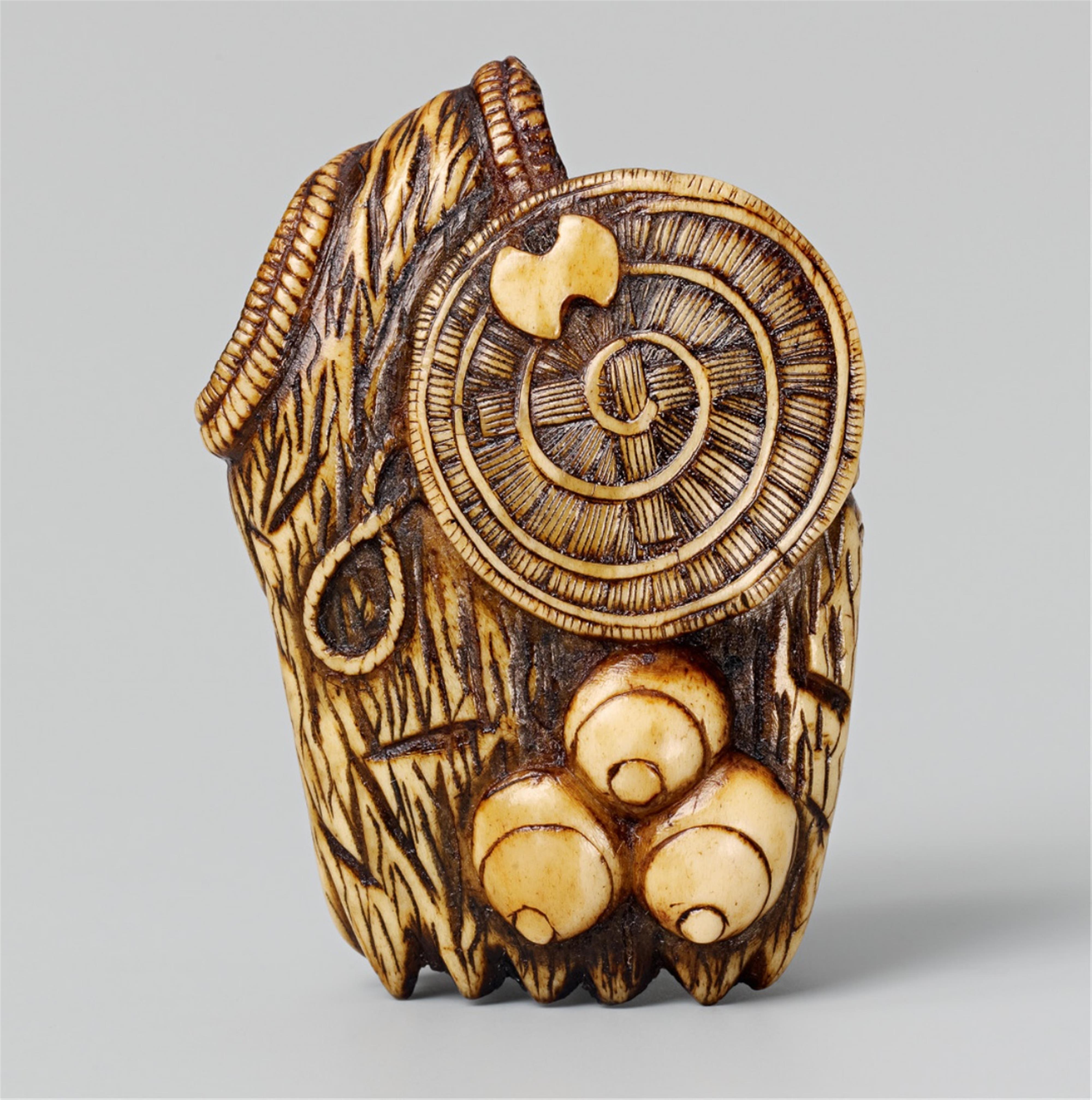 A stained stag antler netsuke of various takaramono. Mid-19th century - image-1