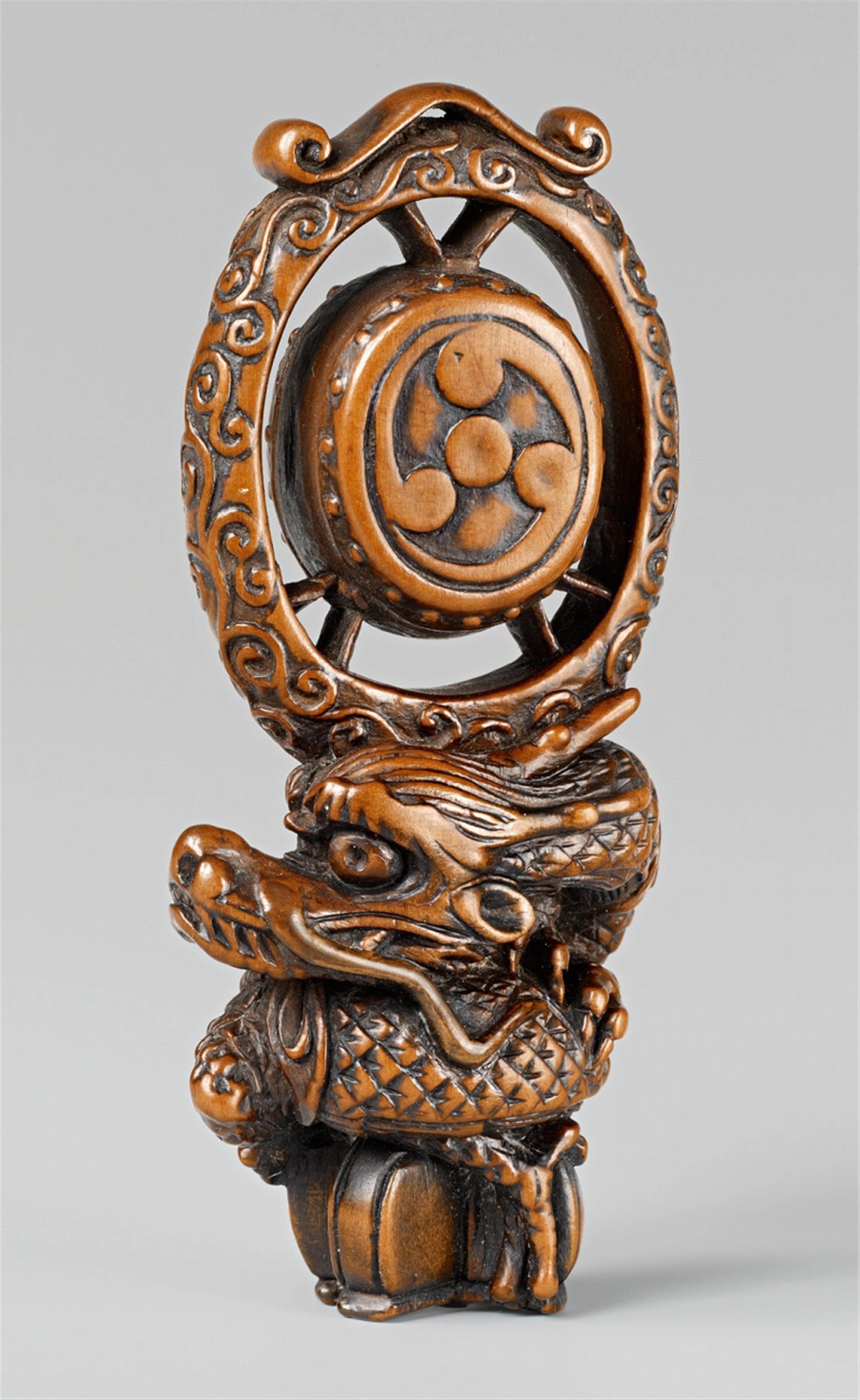 A rare boxwood netsuke of a dragon and a drum. Mid-19th century - image-1
