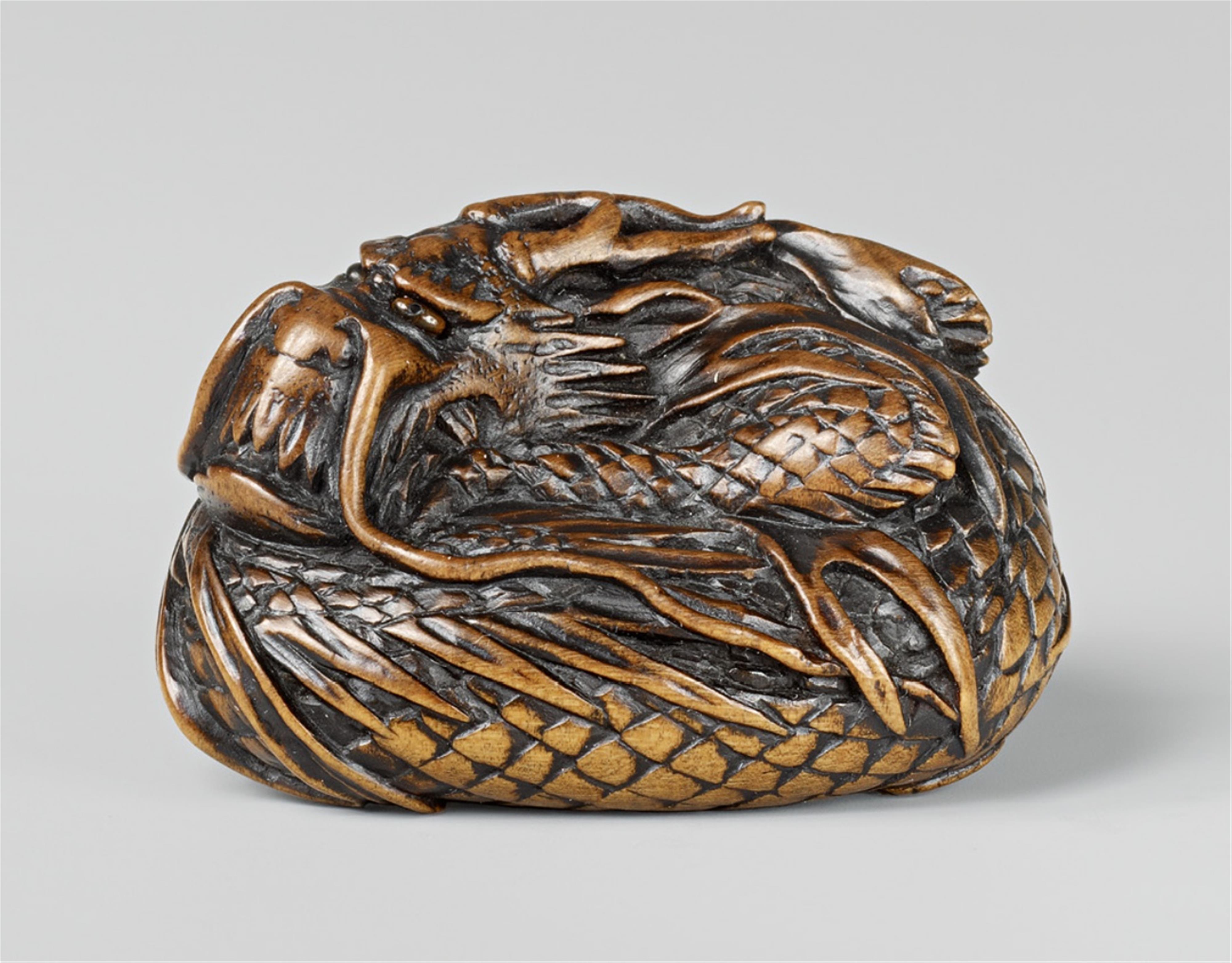 An Edo school boxwood netsuke of a coiled dragon, by Itsumin. Mid-19th century - image-1