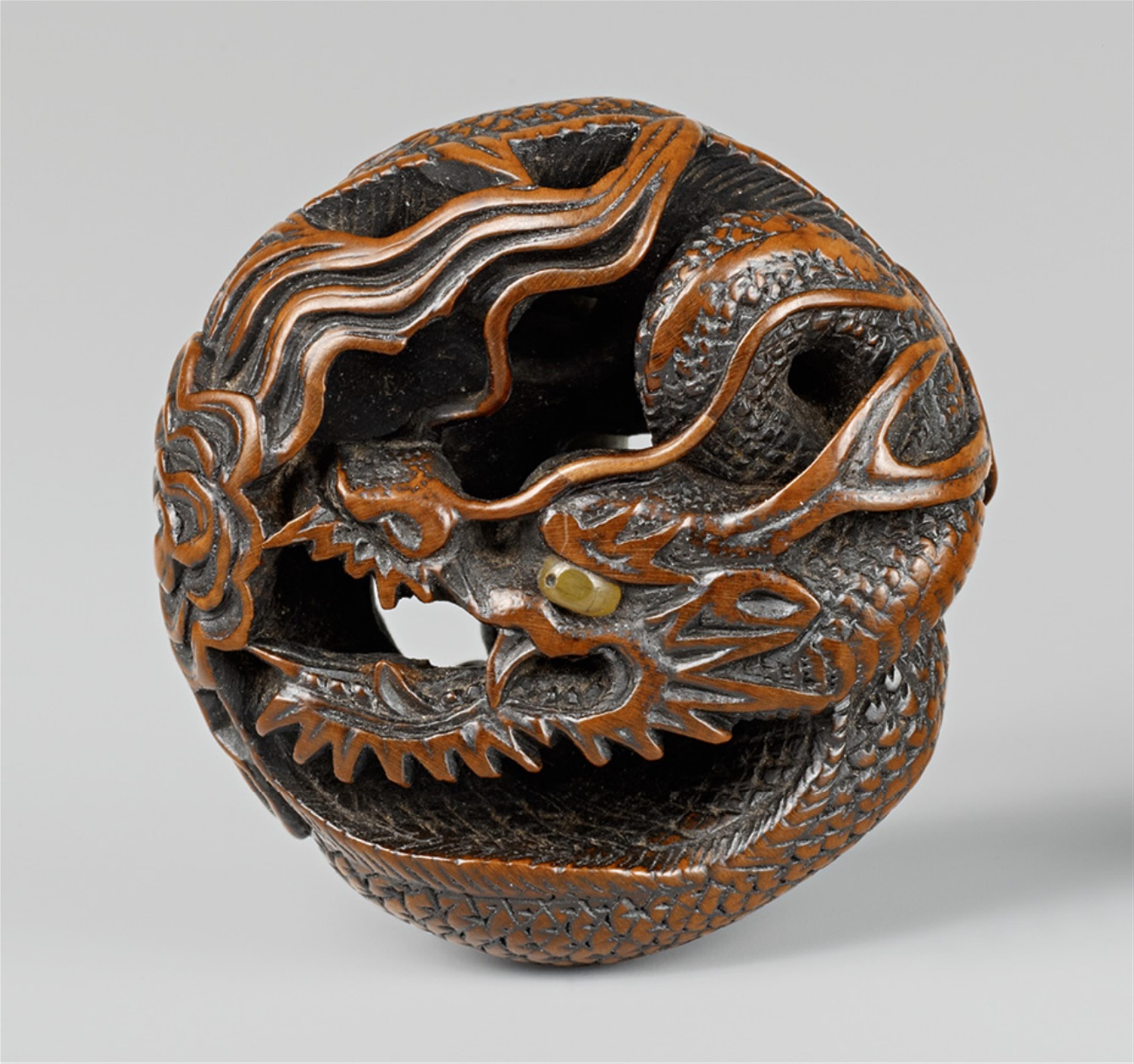 A Tanba school boxwood netsuke of a dragon in clouds. Mid-19th century - image-1