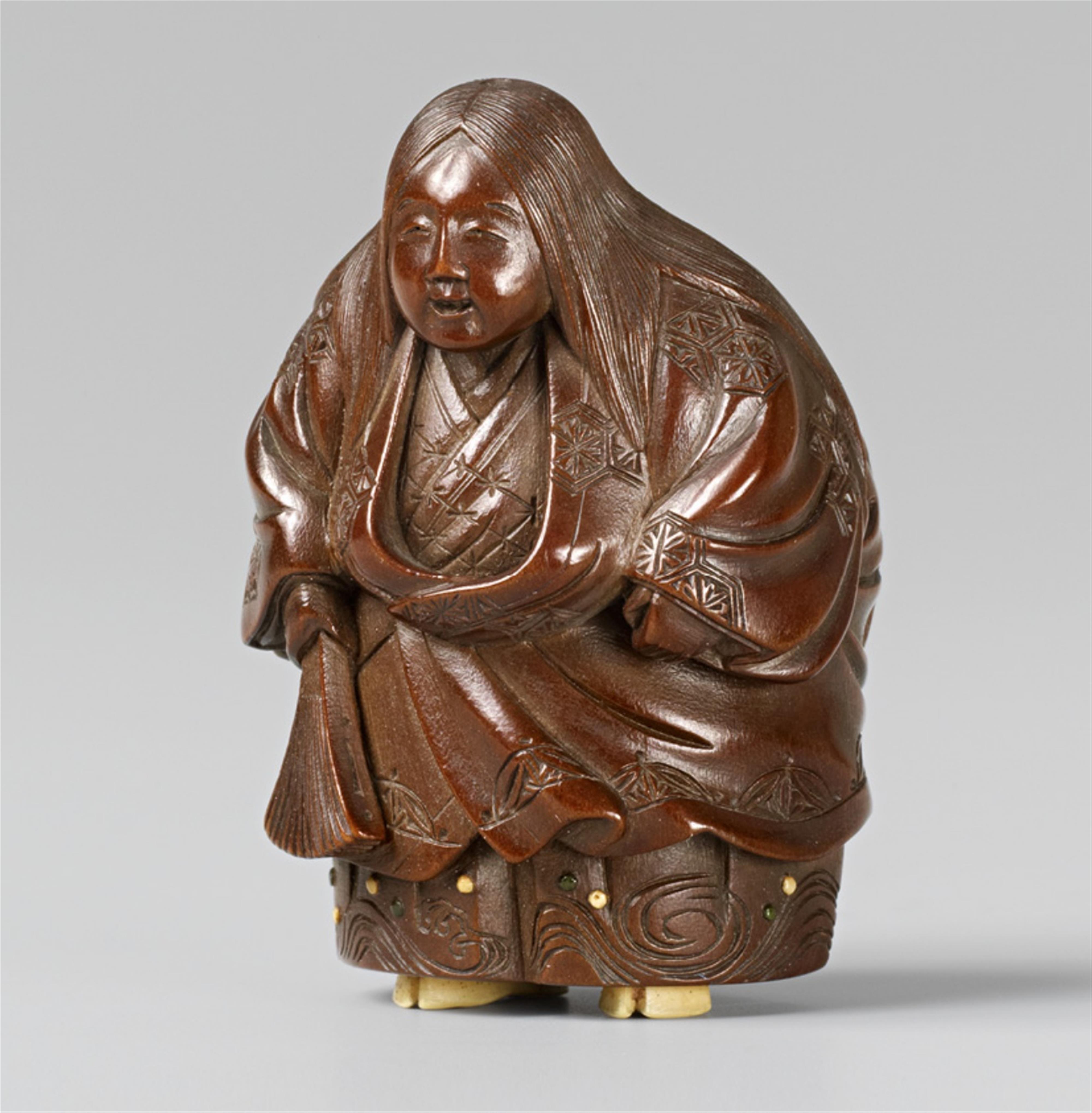An Edo school wood netsuke of a nô actor in the role of Shôjô, by Ryûkei. Mid-19th century - image-1