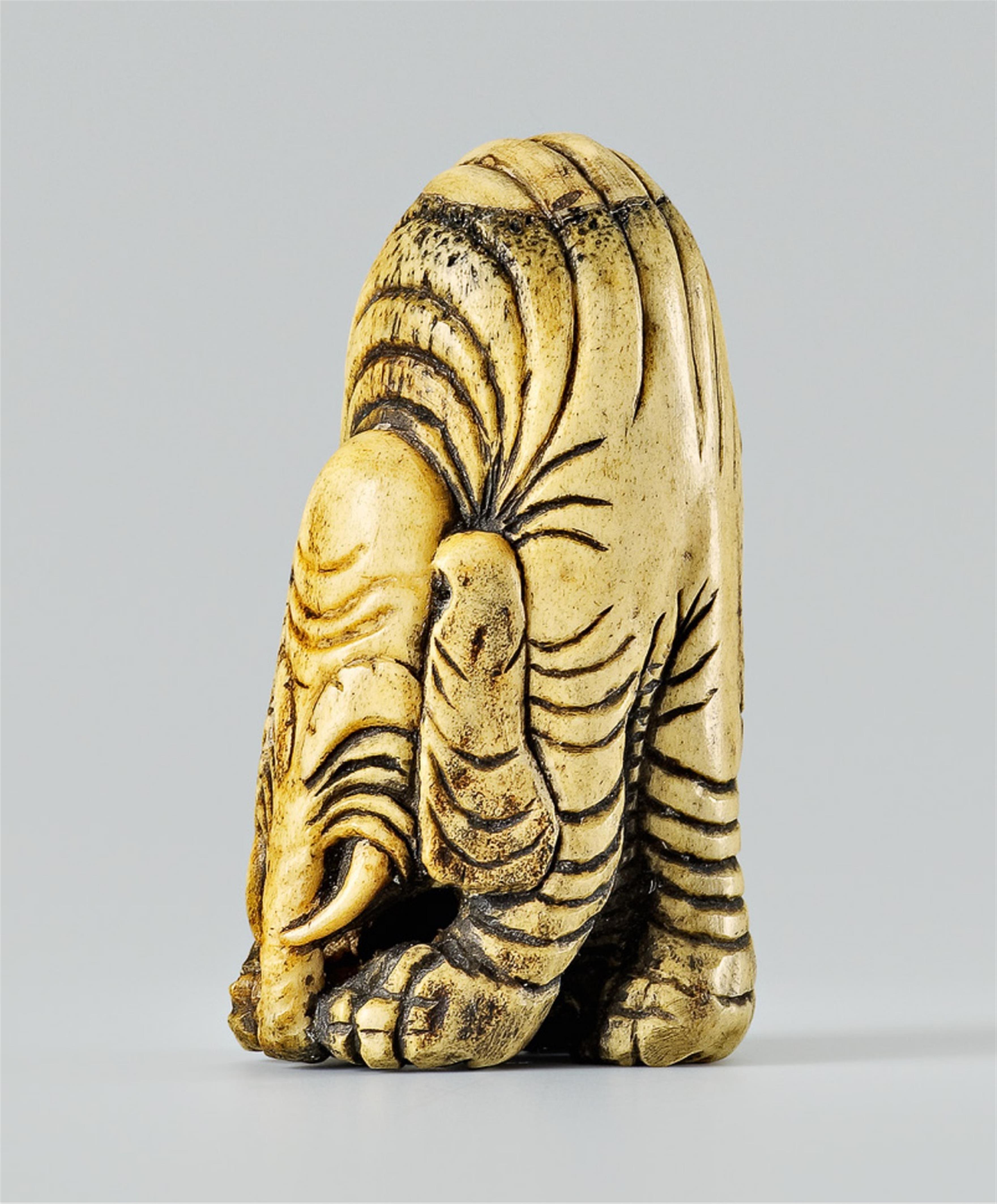 An unusual stag antler netsuke of an elephant. 19th century - image-1