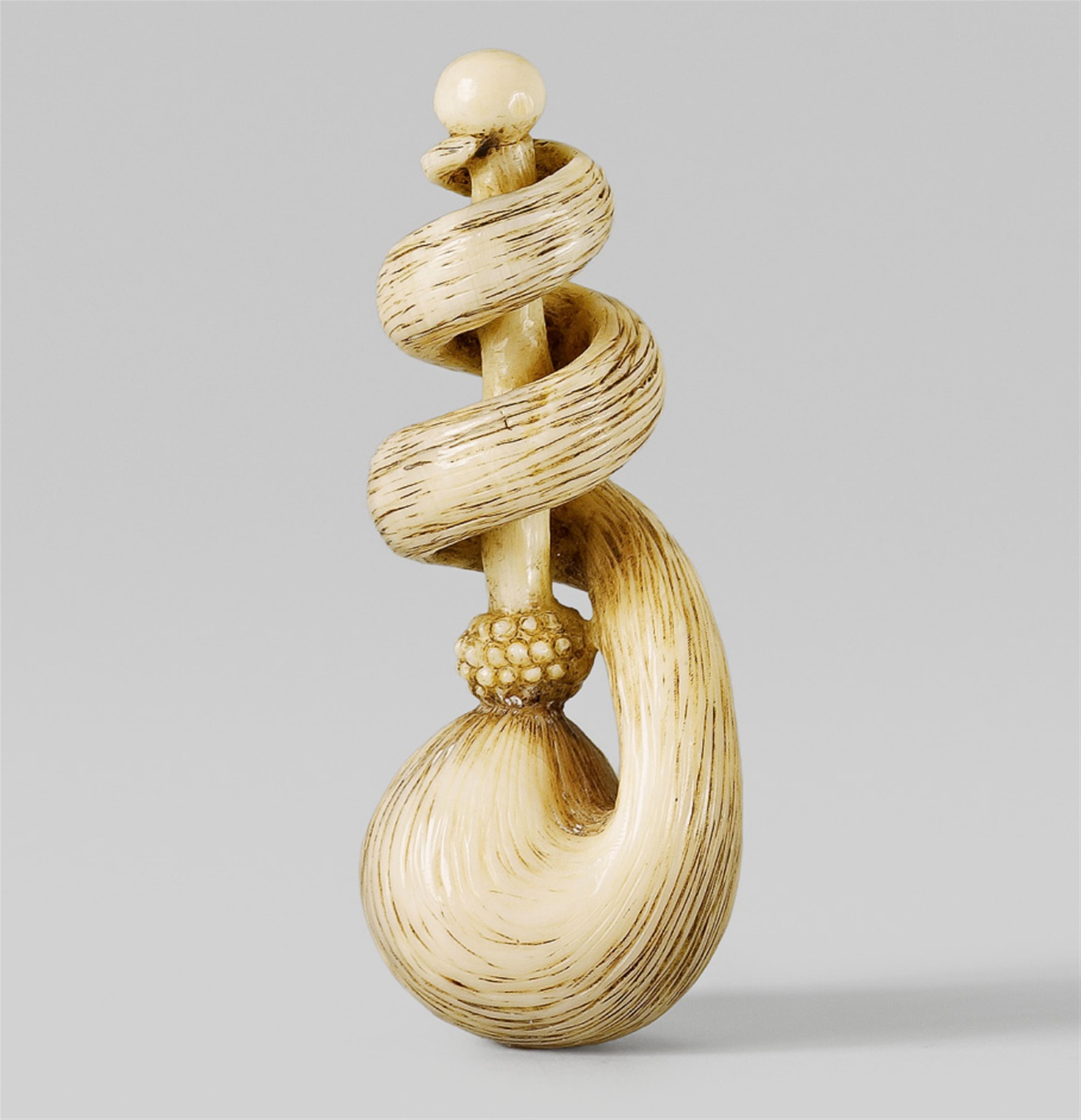 An ivory netsuke of a fly-whisk. Second half 19th century. - image-1
