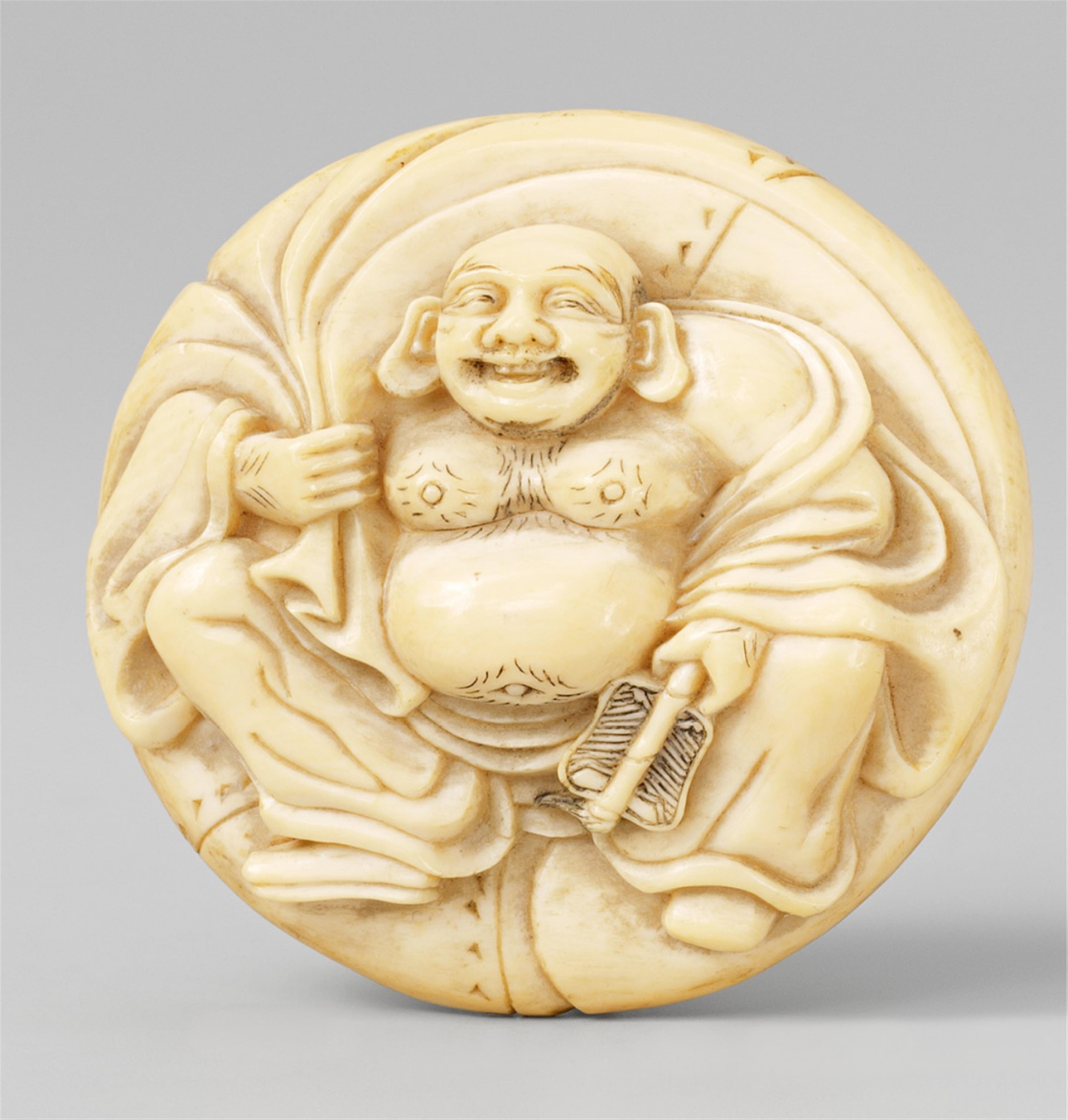 An ivory manjû of a laughing Hotei. Mid-19th century - image-1