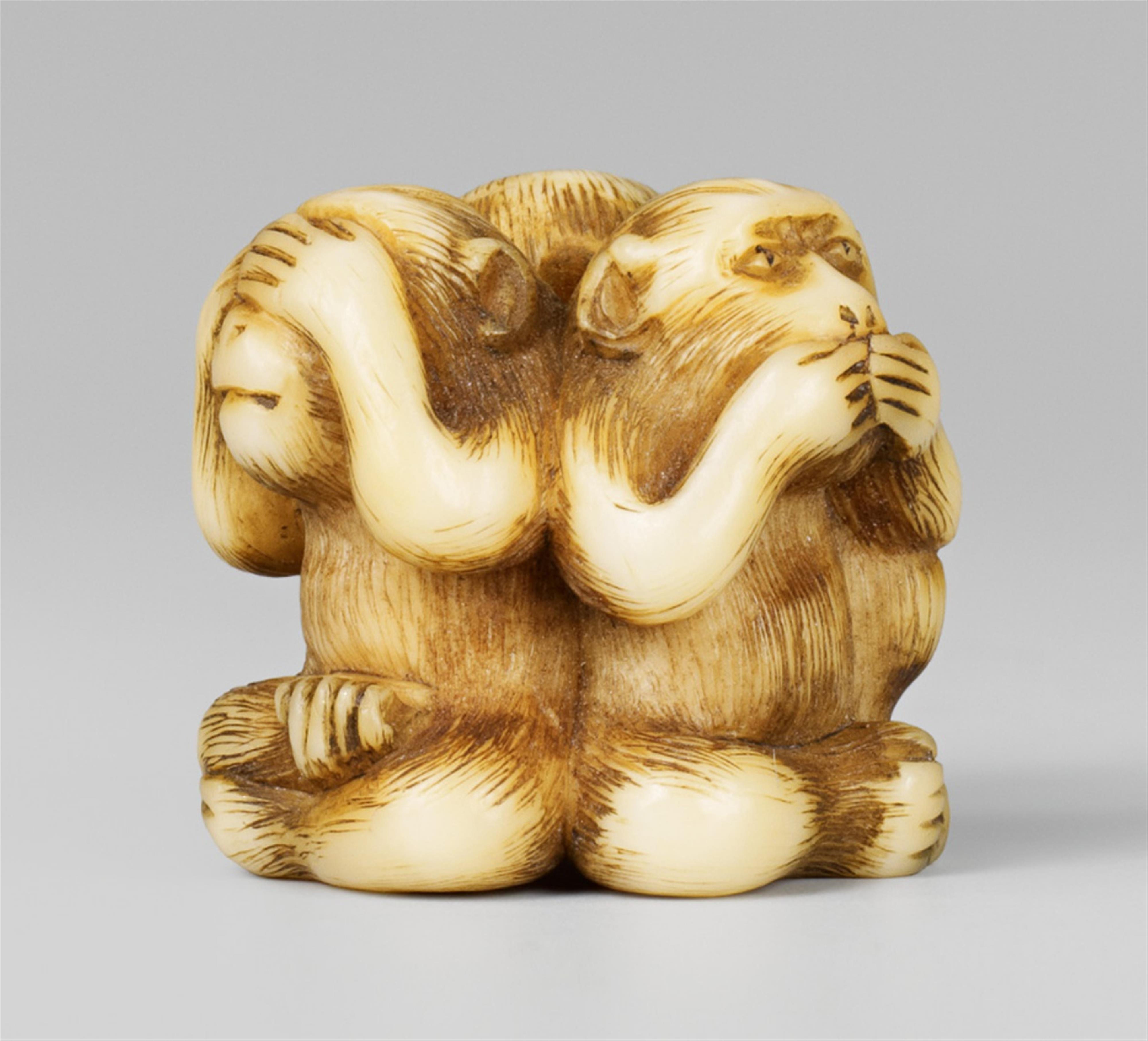 A very fine ivory ojime of the Three Monkeys, signed Ikkôsai. Mid-19th century - image-1