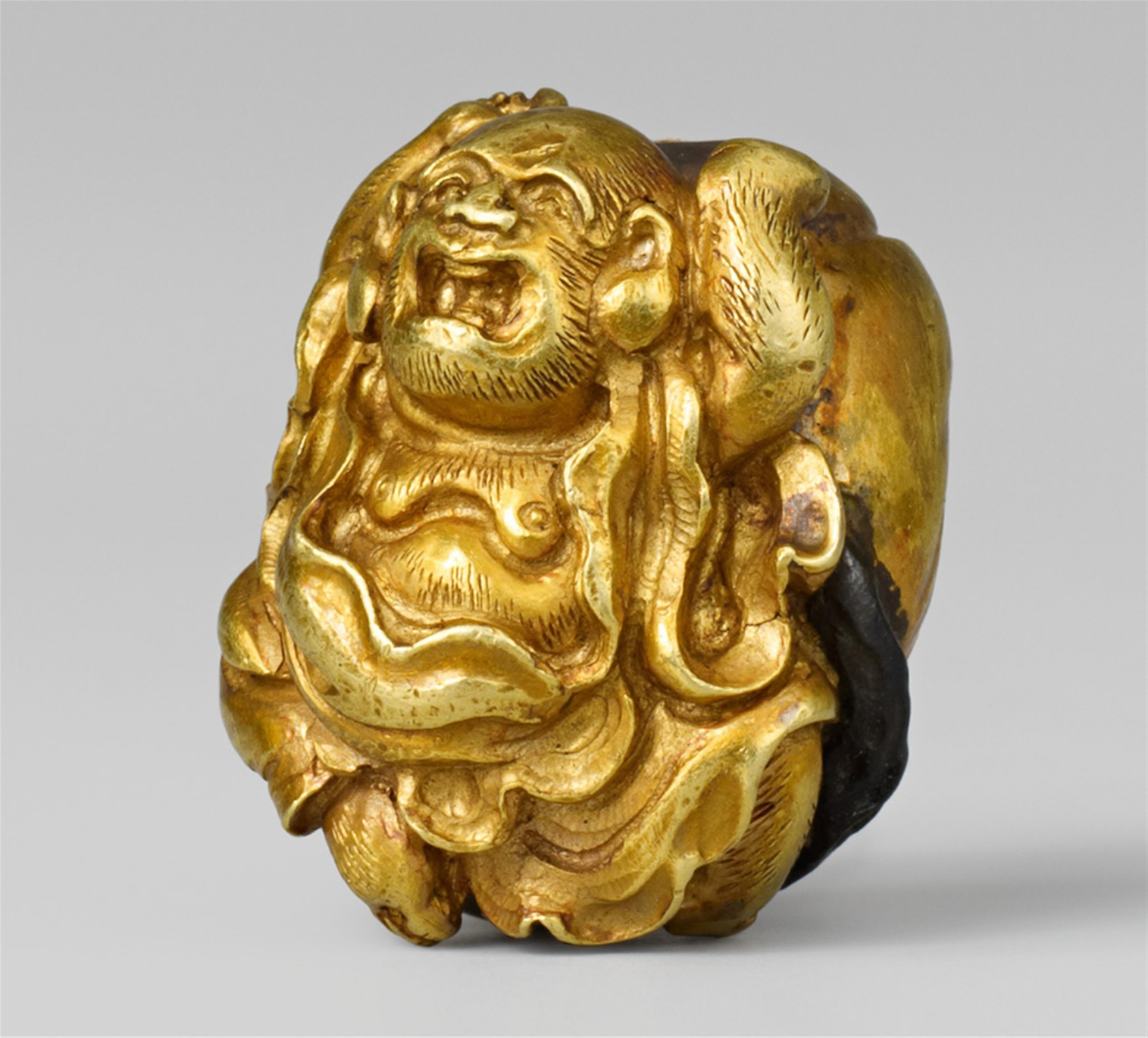 A gilt copper ojime of a laughing Hotei, signed Tenmin. Second half 19th century - image-1