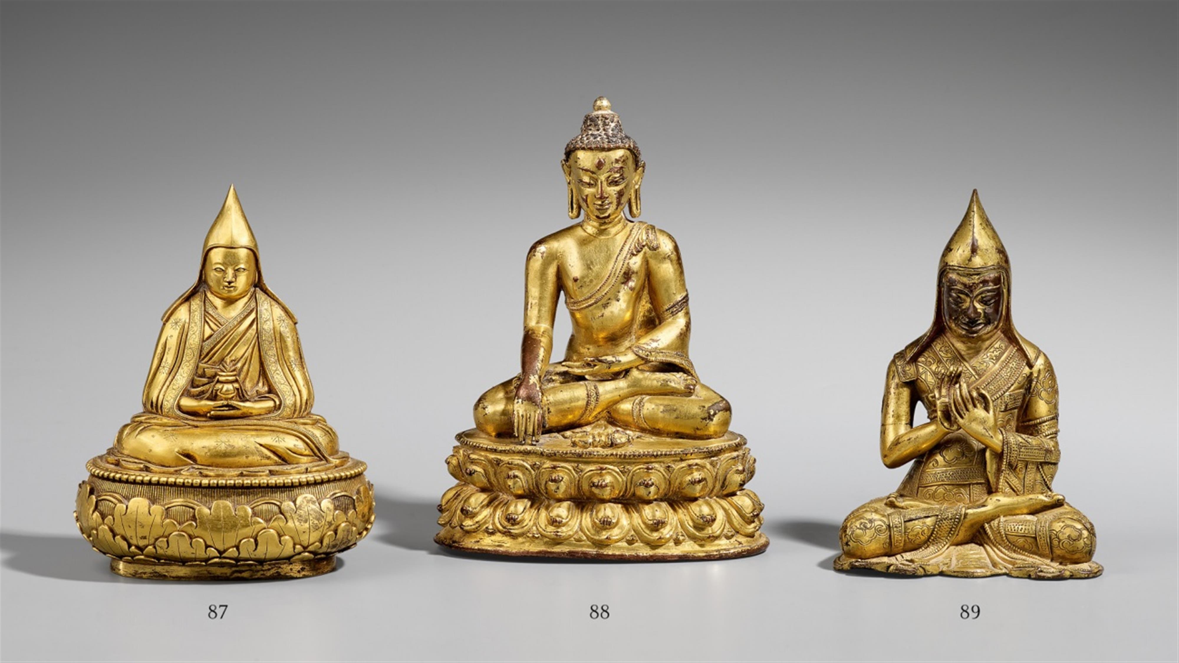 Lama, vermutlich Tsongkhapa. Feuervergoldete Bronze. Tibet. 16. Jh. oder später - image-2