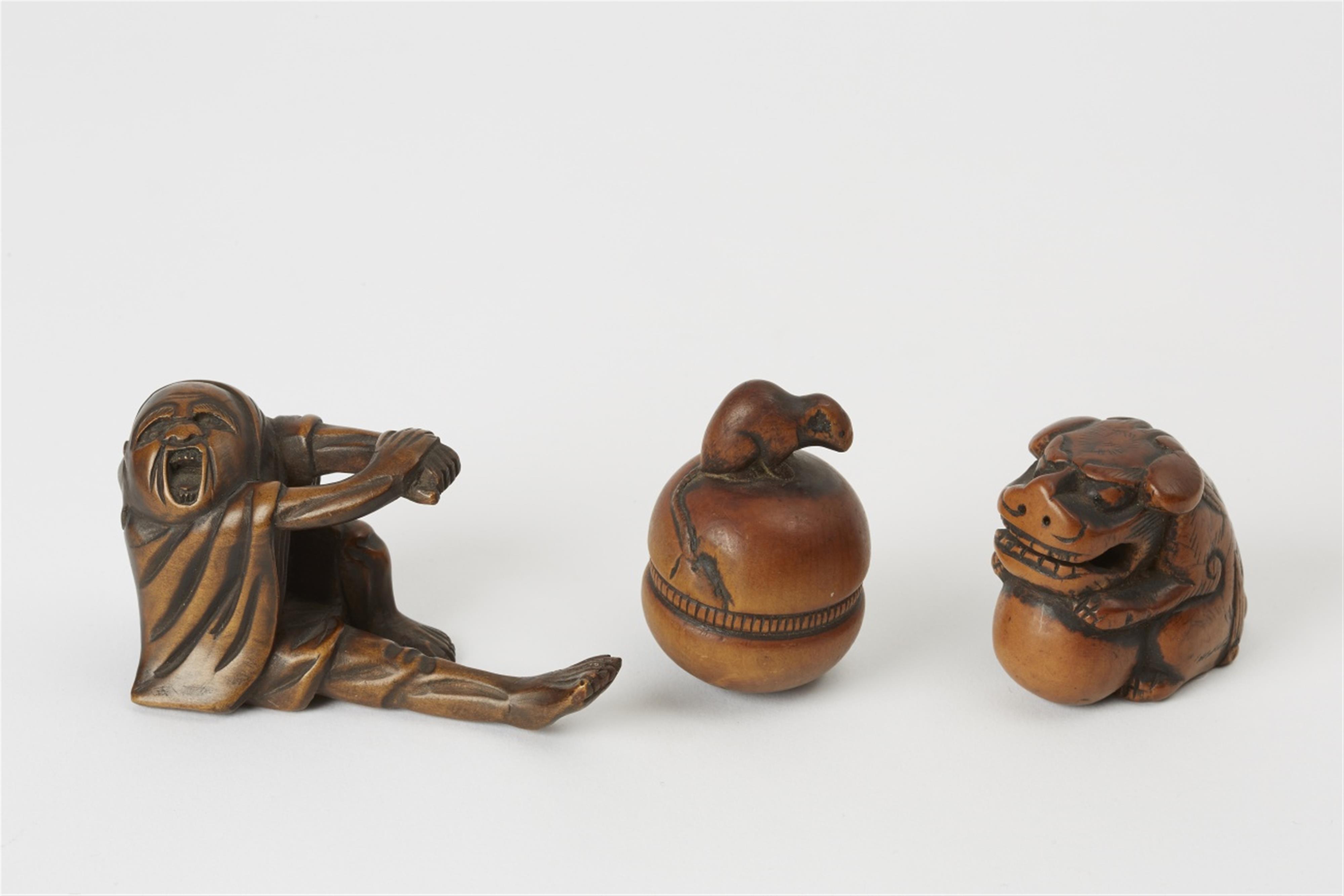 A group of three wood netsuke. 19th century - image-1