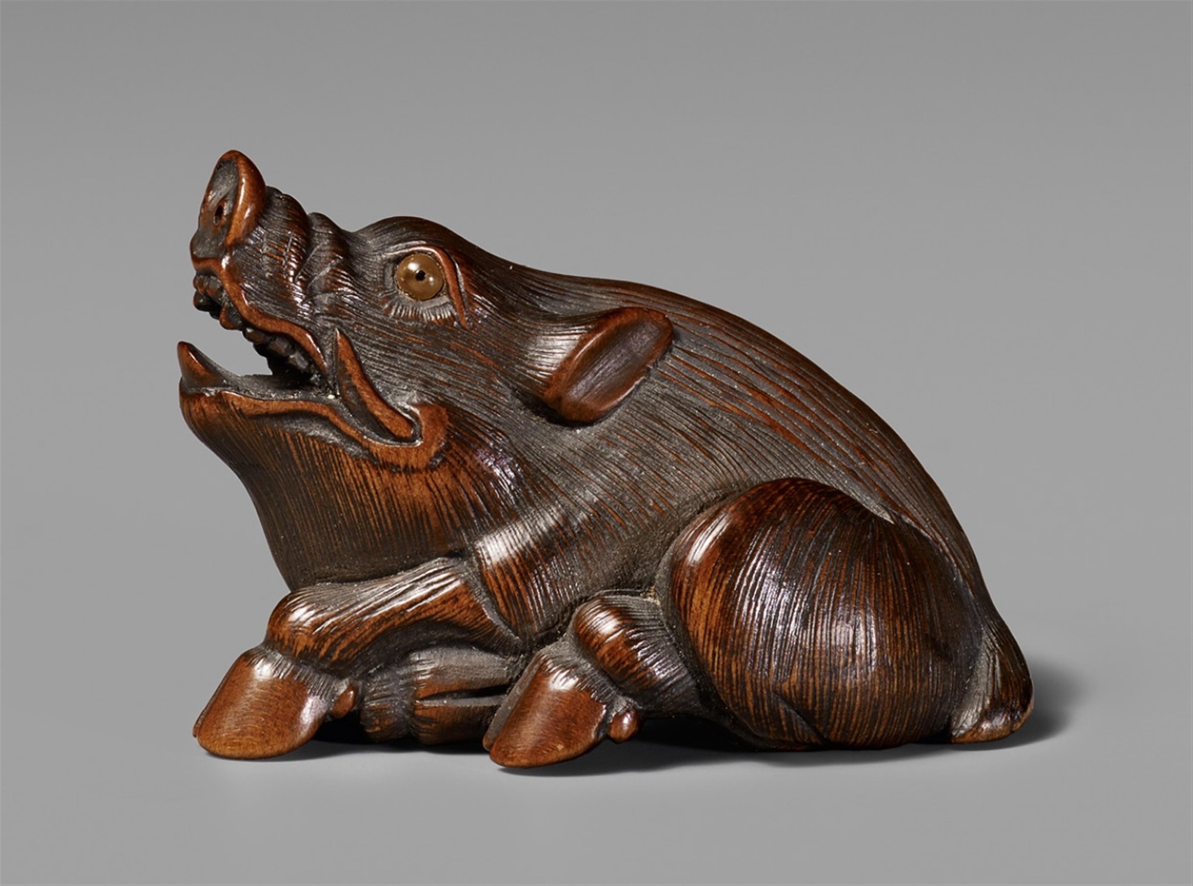 A boxwood netsuke of a reclining boar. Mid-19th century - image-1