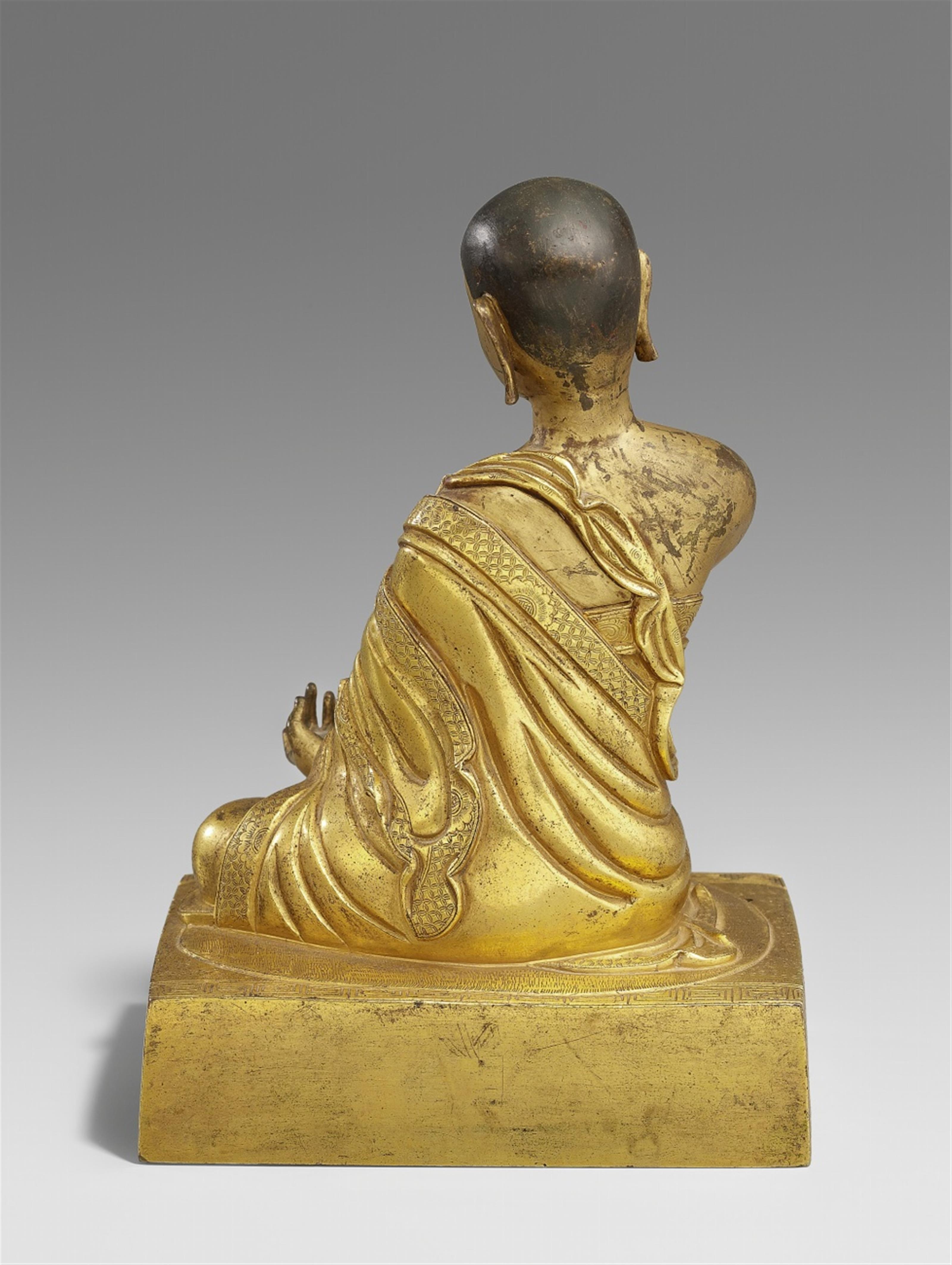 A rare and important Sinotibetan gilt bronze figure of an arhat. Qianlong period (1735-1796) - image-2
