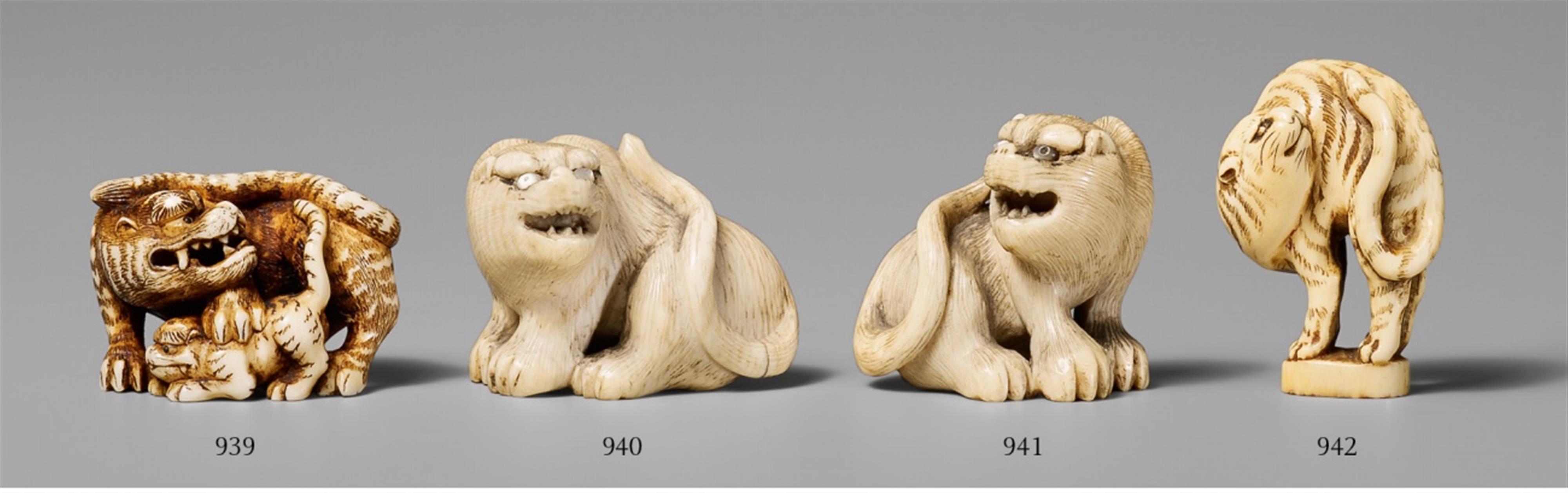 A small ivory netsuke of a hissing tiger. First half 19th century - image-1